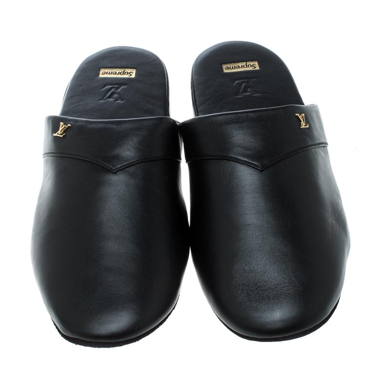 Louis Vuitton x Supreme Black Leather Hugh Flat Slippers Size 42 In New Condition In Dubai, Al Qouz 2
