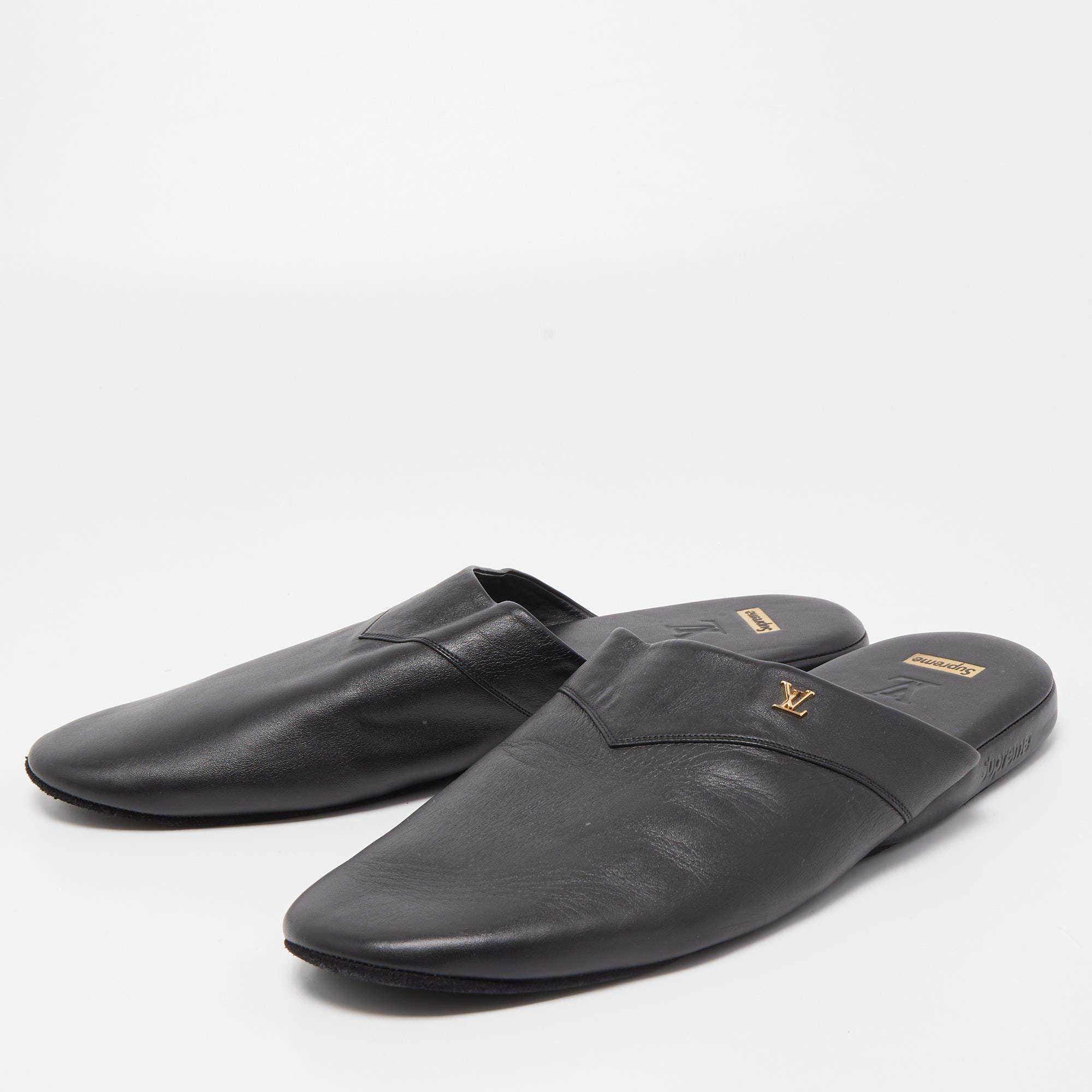 Louis Vuitton x Supreme Black Leather Hugh Mule Flats Size 42 In Excellent Condition In Dubai, Al Qouz 2