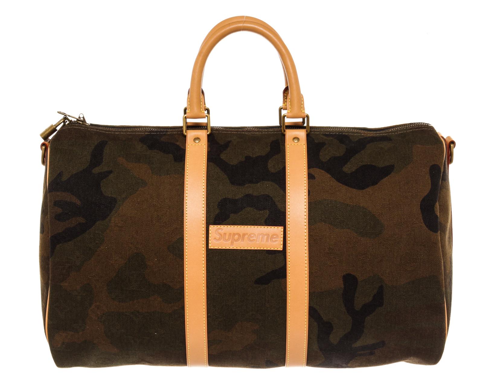 Green camouflage printed canvas Louis Vuitton x Supreme Keepall Bandouliere 45 cm with antiqued gold-tone hardware, tan leather trim, dual rolled handles, black twill lining & single interior pocket and zip closure at top.

71871MSC