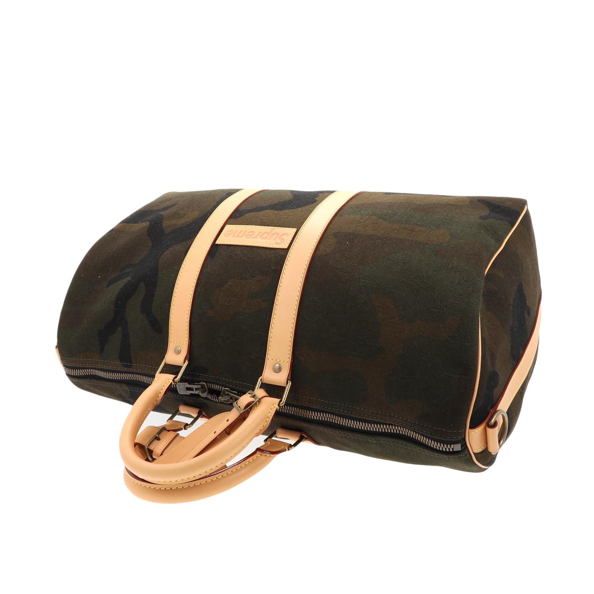 Sac de voyage Louis Vuitton X Supreme Keepall 45 Camo Bandoulière 45 en vente 2