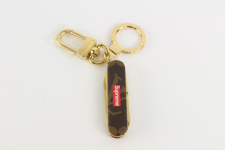 Louis Vuitton Supreme Logo Brown Leather Key Ring / Keychain For Sale at  1stDibs  louis vuitton x supreme keychain, supreme lv keychain, supreme  louis vuitton keychain
