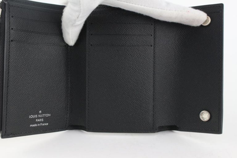 Louis Vuitton x Supreme LV x Supreme New Black Epi Leather Chain Compact  Men's W at 1stDibs