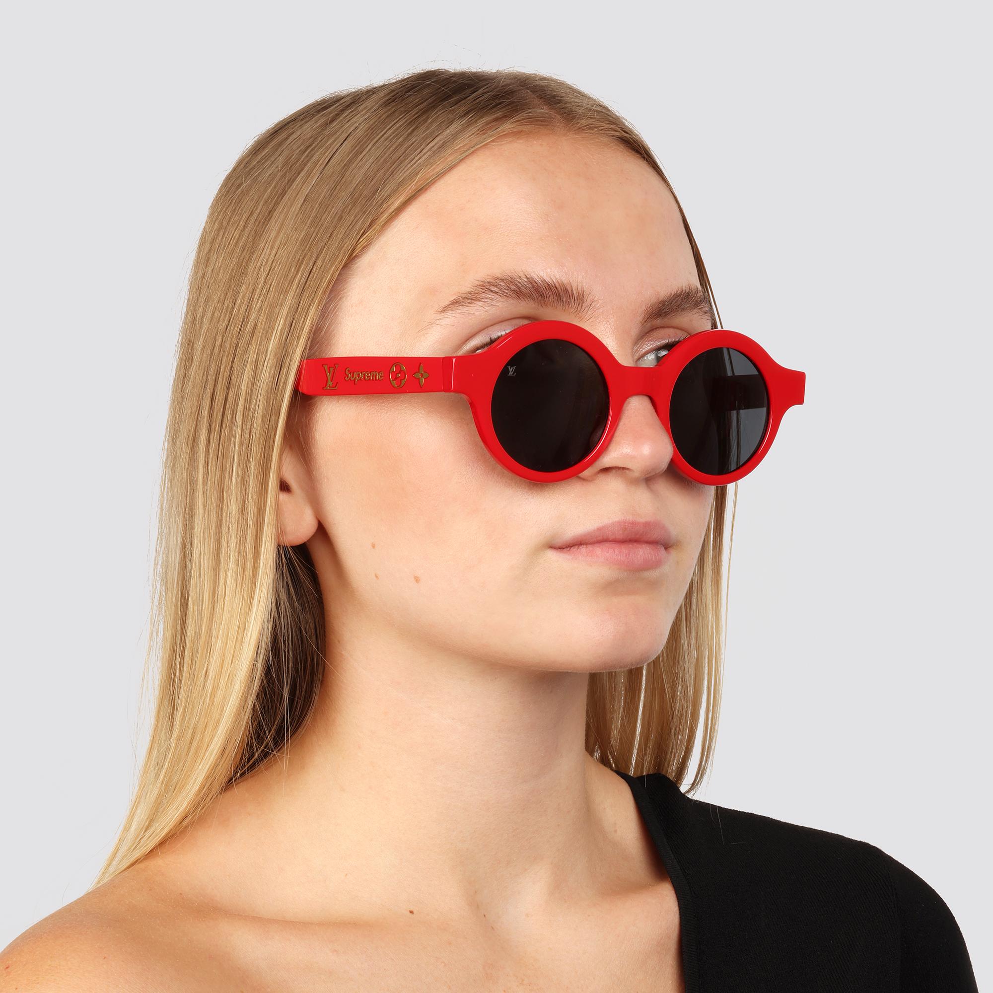  Louis Vuitton x Supreme - Lunettes de soleil Downtown en acétate rouge Pour femmes 