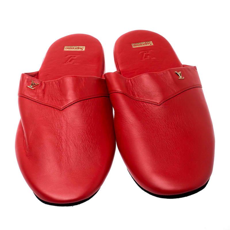 Louis Vuitton x Supreme Red Leather Hugh Flat Slippers Size 42 In New Condition In Dubai, Al Qouz 2