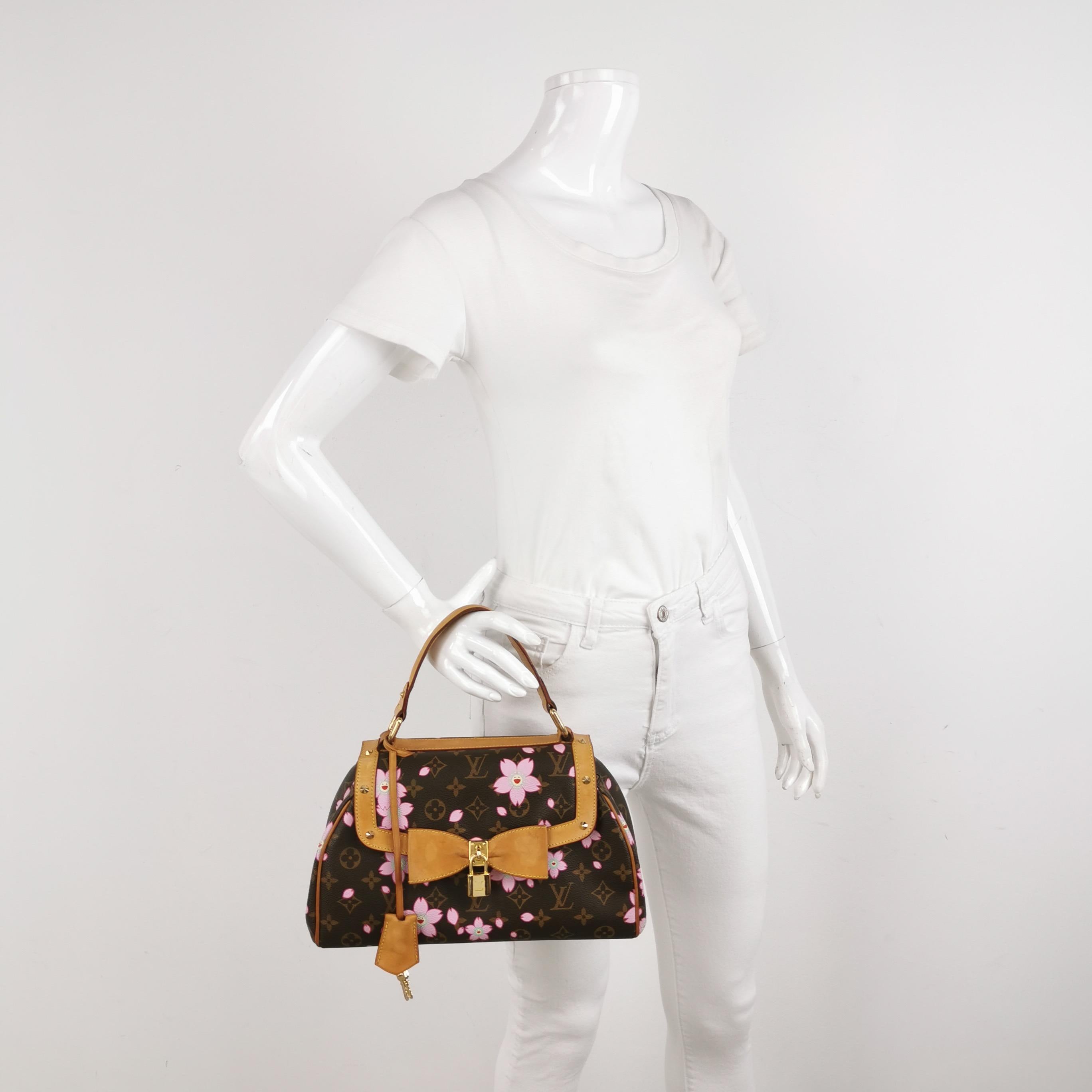 Design by the French fashion house, Louis Vuitton in collaboration with Takashi Murakami.

Condition: Good CONDITION

This authentic preloved/ preowned Louis Vuitton bag is in good condition with moderate signs of use. Water mark on the leather,