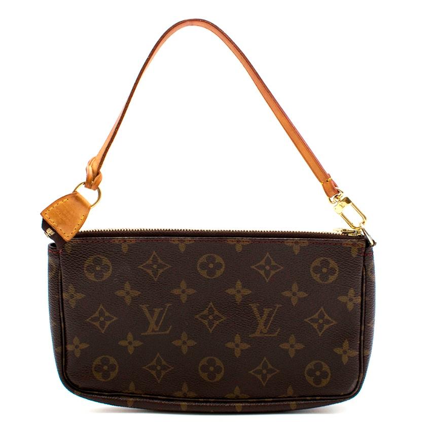 Louis Vuitton x Takashi Murakami Pochette Accessoires


This bag is made out of the traditional monogram canvas with the iconic Murakami Cherry design with a vachetta leather trim and strap. It has brown textile lining, a zip top closure and gold