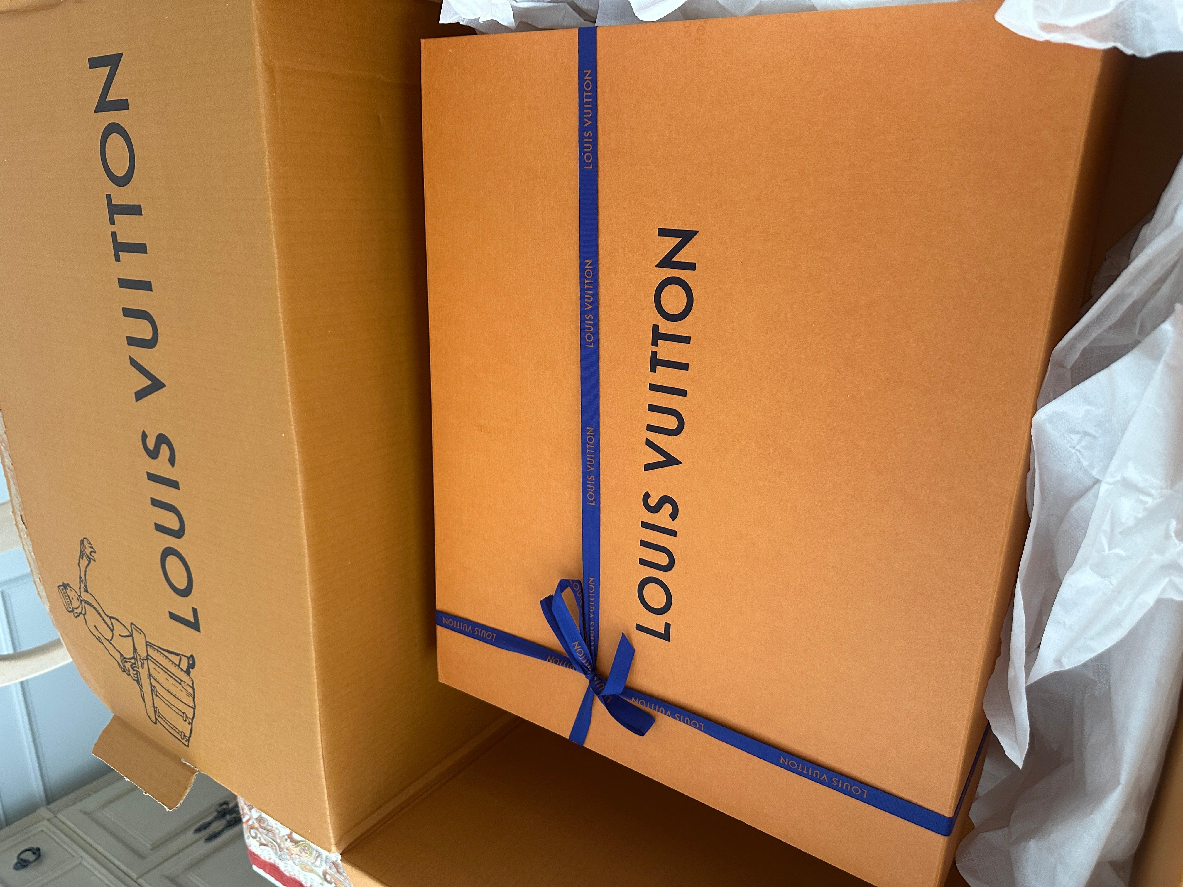 Louis Vuitton X Takashi Murakami Pochette Cereza Accesorios Monograma Denim Oro en Nuevo estado para la venta en West Chester, PA