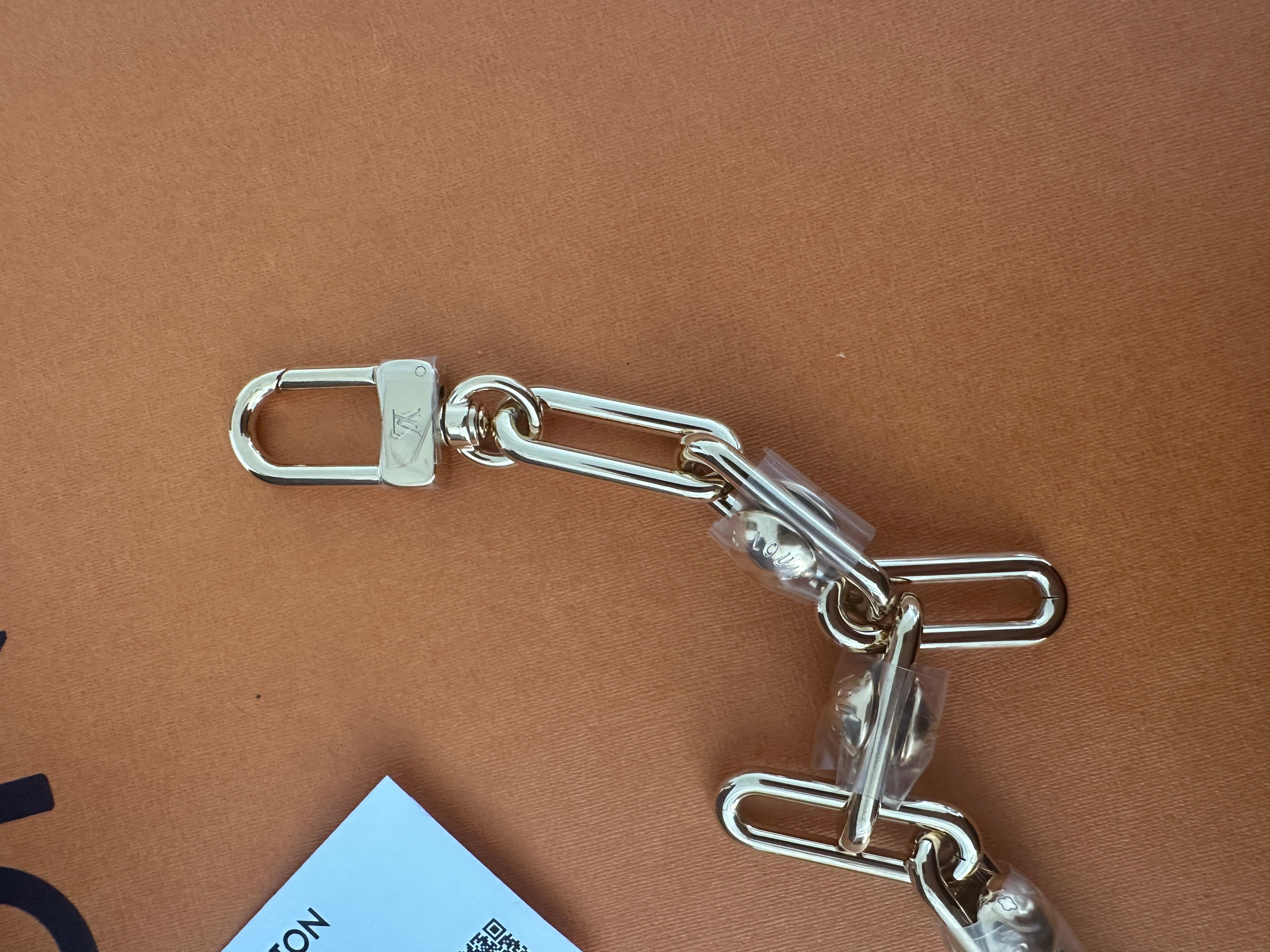 Louis Vuitton X Takashi Murakami Pochette Cereza Accesorios Monograma Denim Oro en venta 2