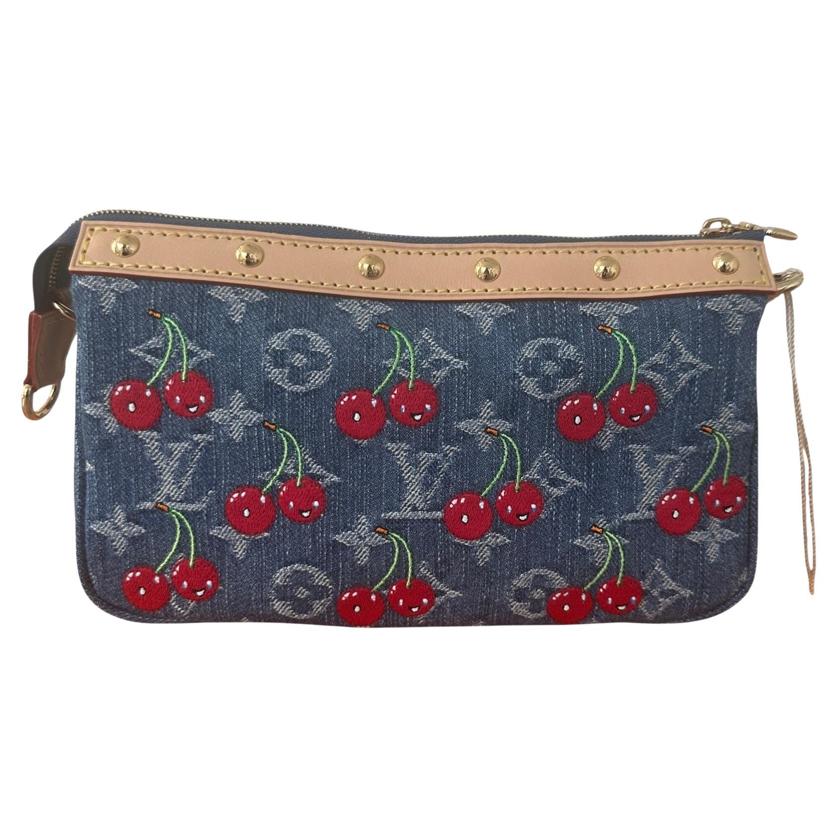 Louis Vuitton X Takashi Murakami Pochette Cereza Accesorios Monograma Denim Oro en venta