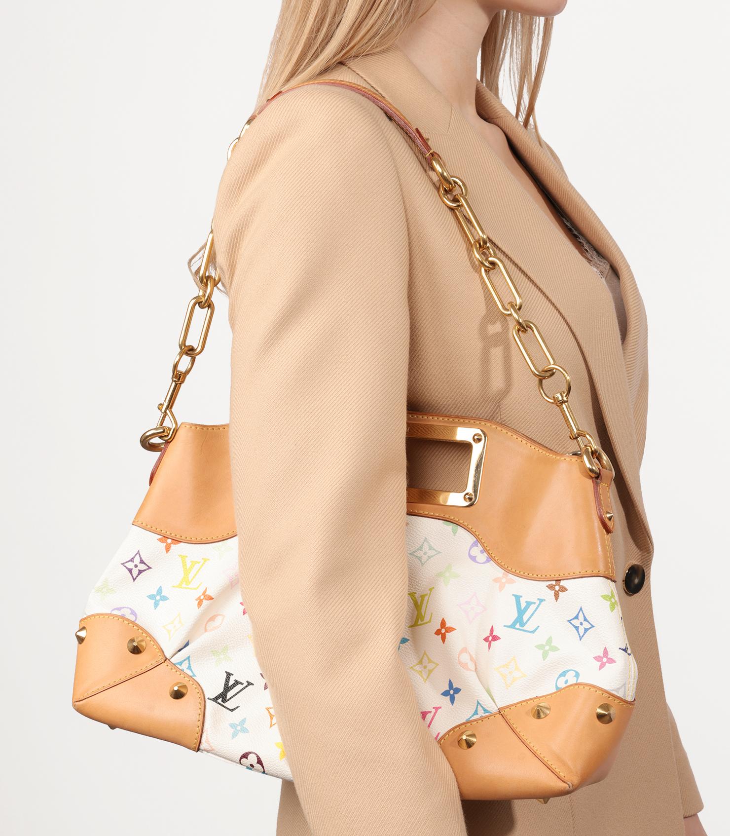 Louis Vuitton x Takashi Murakami Bianco Multicolore Monogram in Tela Rivestita e Pelle Vachetta Borchiata Judy MM

Dettagli del prodotto
Xupes Ref: HB4354
Marchio: Louis Vuitton
Model: Judy MM
Tipo: Tote, Spalla
Numero di serie: SR 0131
Età:
