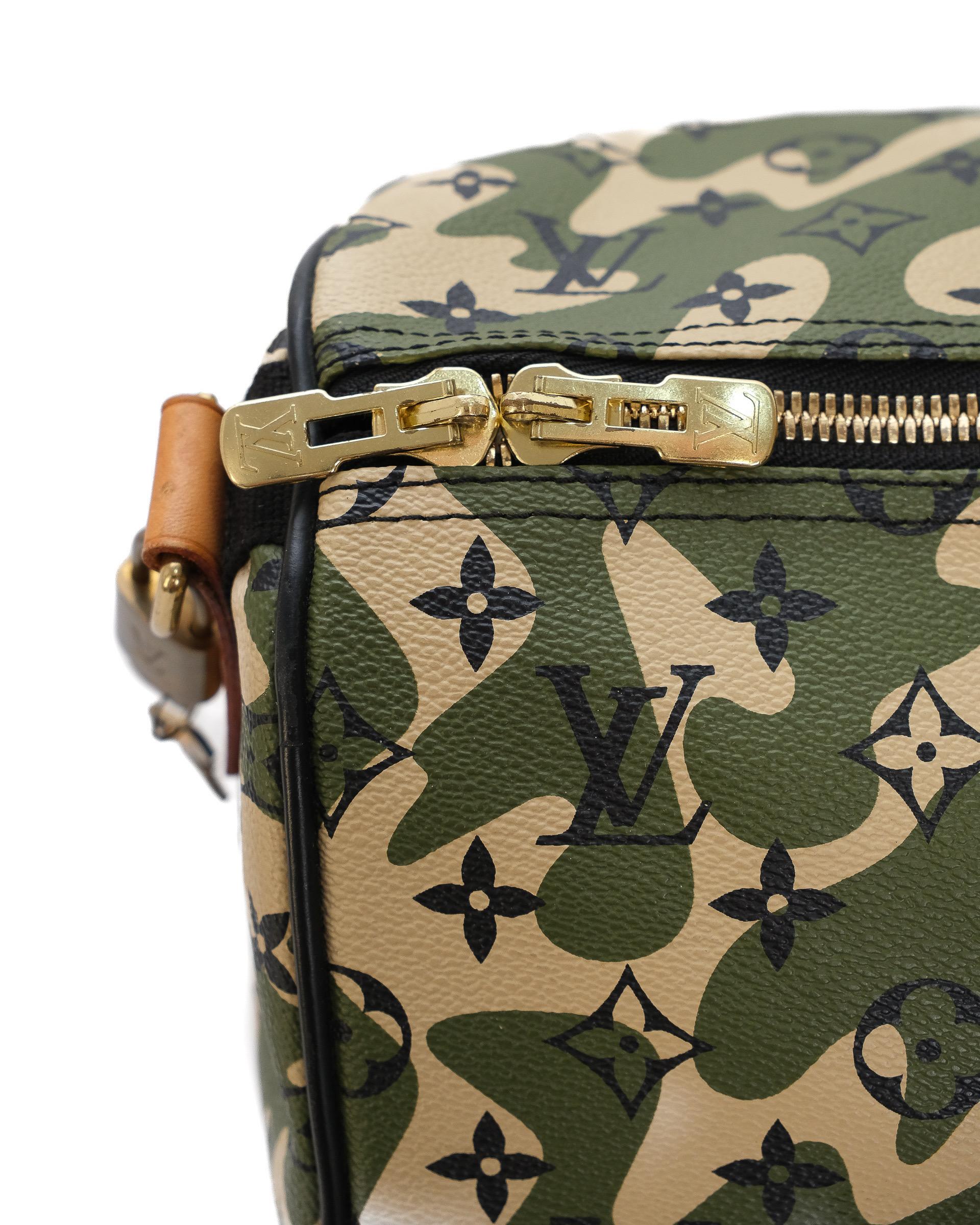 Louis Vuitton x Takashi Murakami Keepall 55 Bandoulière Camouflage L.E. For Sale 6