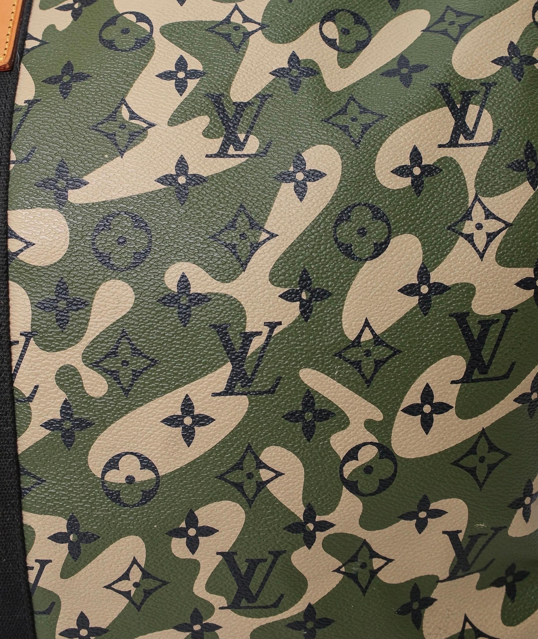 Louis Vuitton x Takashi Murakami Keepall 55 Bandoulière Camouflage L.E. For Sale 1