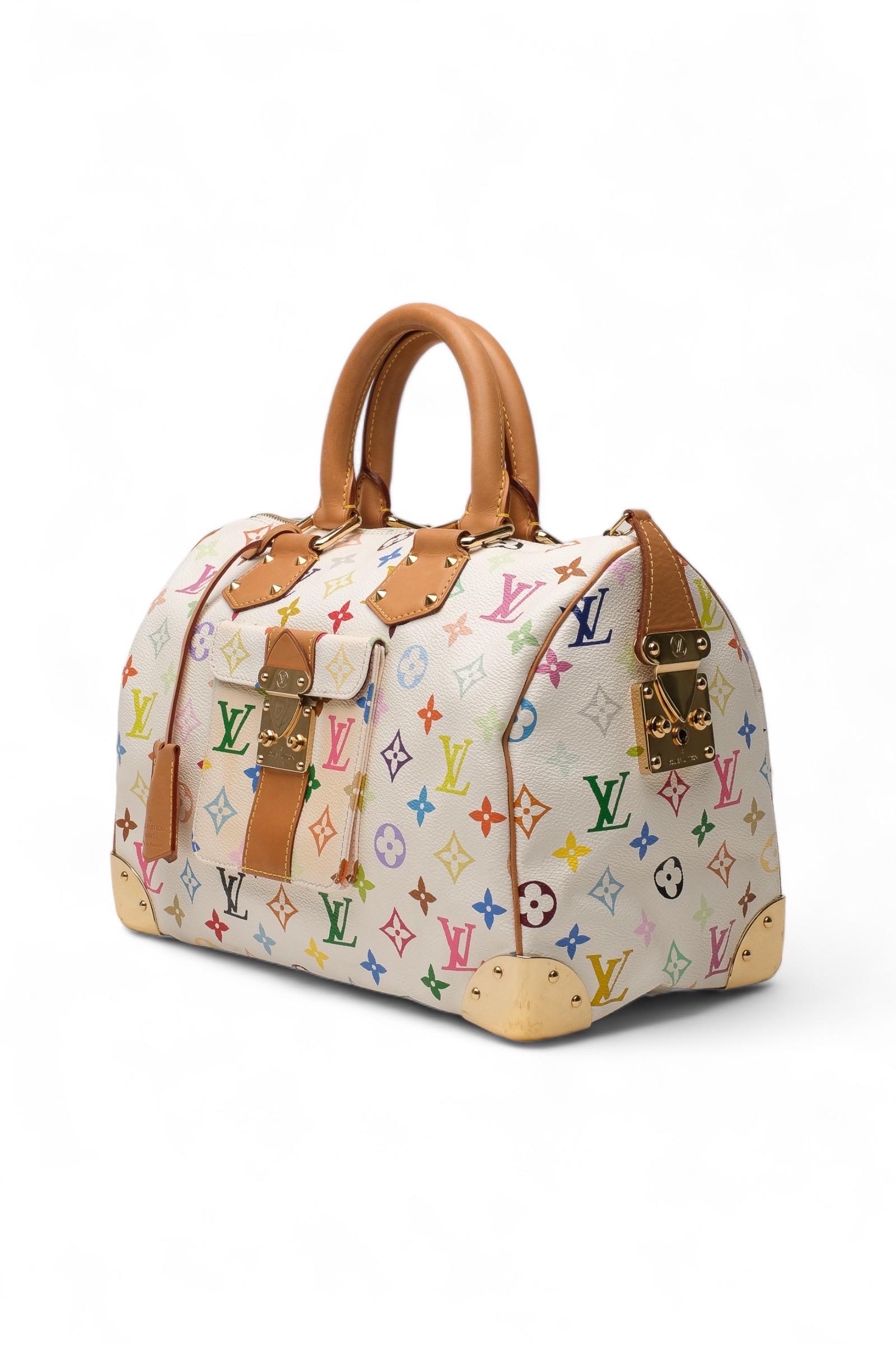 Borsa firmata Louis Vuitton, modello Speedy, misra 30, in edizione limitata in collaborazione con Takashi Murakami. Realizzato in tela a fondo bianco con loghi multicolor, inserti in vacchetta e hardware dorati. Dotato di una chiusura con zip