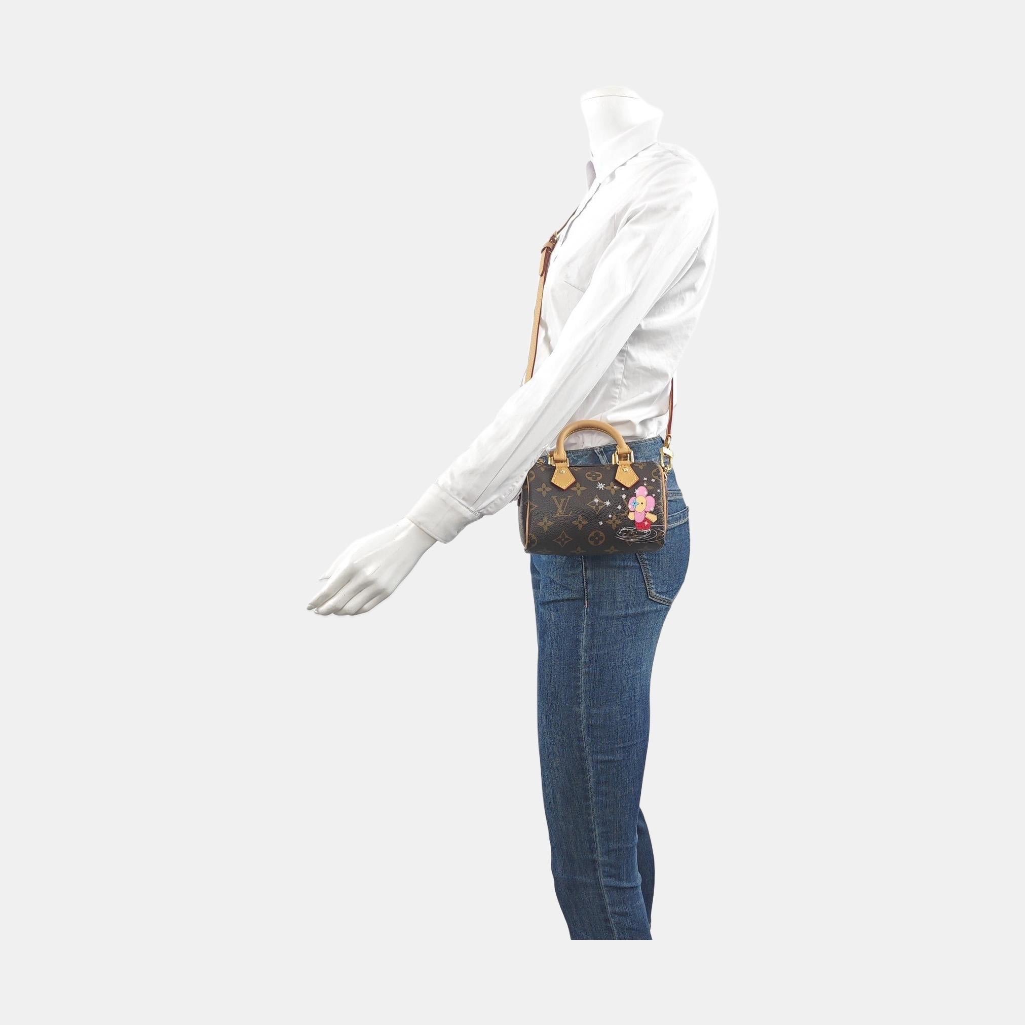 Design des französischen Modehauses Louis Vuitton in Zusammenarbeit mit Takashi Murakami.

Zustand: NEAR NEW

Diese authentische, gebrauchte Louis Vuitton Tasche ist in fast neuem Zustand mit minimalen Gebrauchsspuren. Sehr leichte Flecken auf den