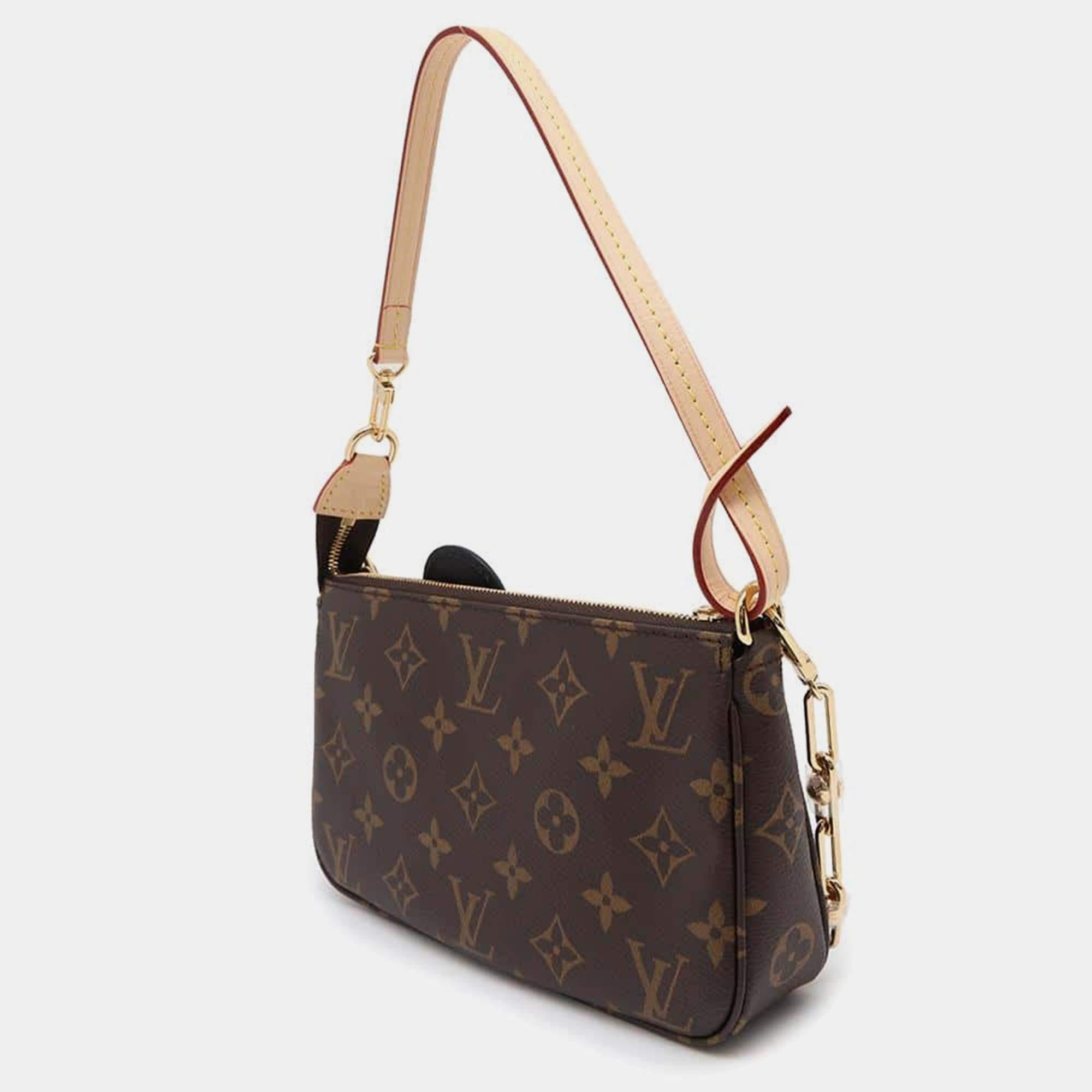 Color: Brown monogram print
Material: Coated canvas with vachetta leather details
Microchipped
Year: 2025
Comes with: dust bag, chain strap, leather strap & box
Made in France

Measurements~
Height 5”
Length 8.7”
Depth 1.5”
Drop 10”