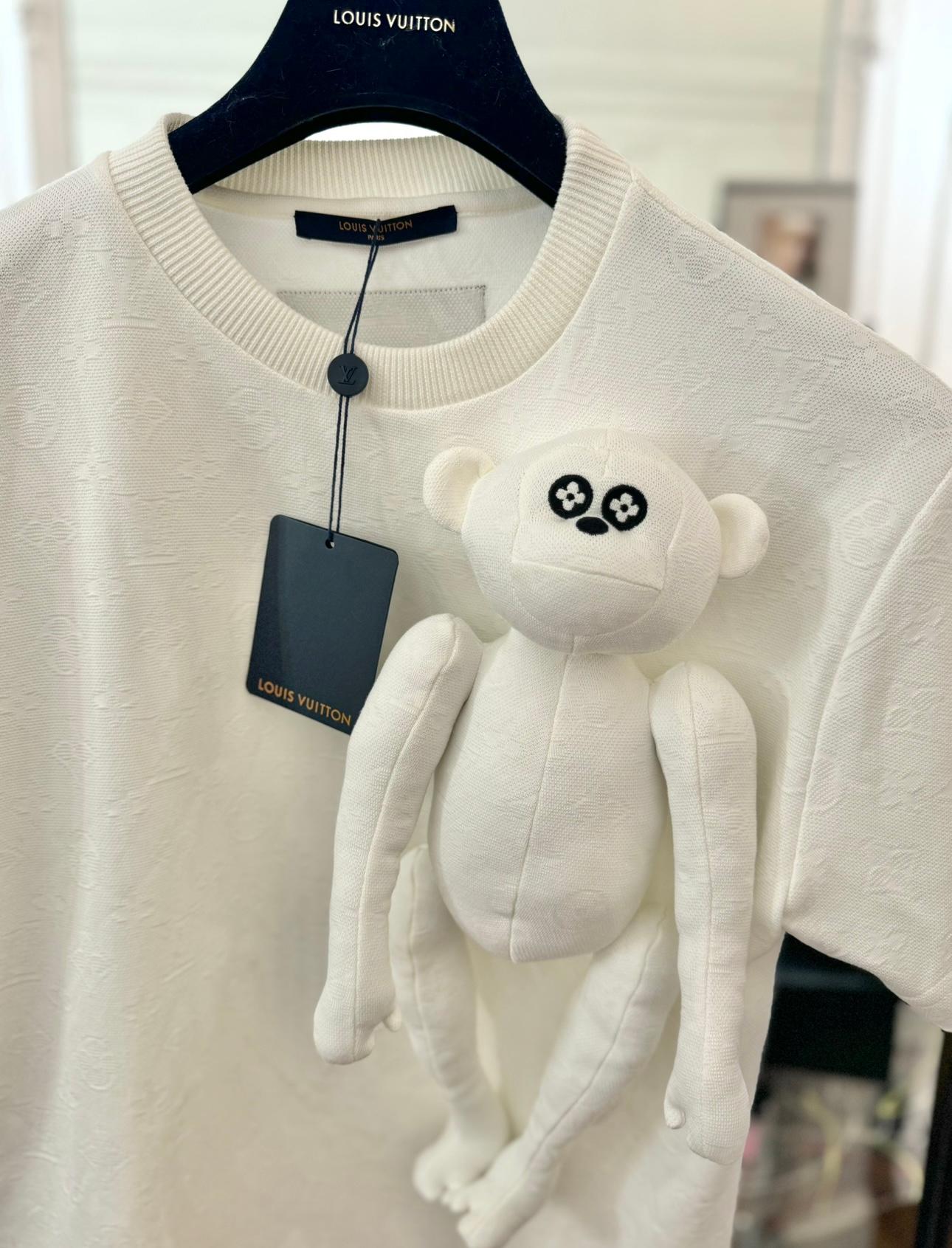 Louis Vuitton X Virgil Abloh limited edition 3D monkey monogram T Shirt brand new with tag, rare, size XS on the tag, unisex 