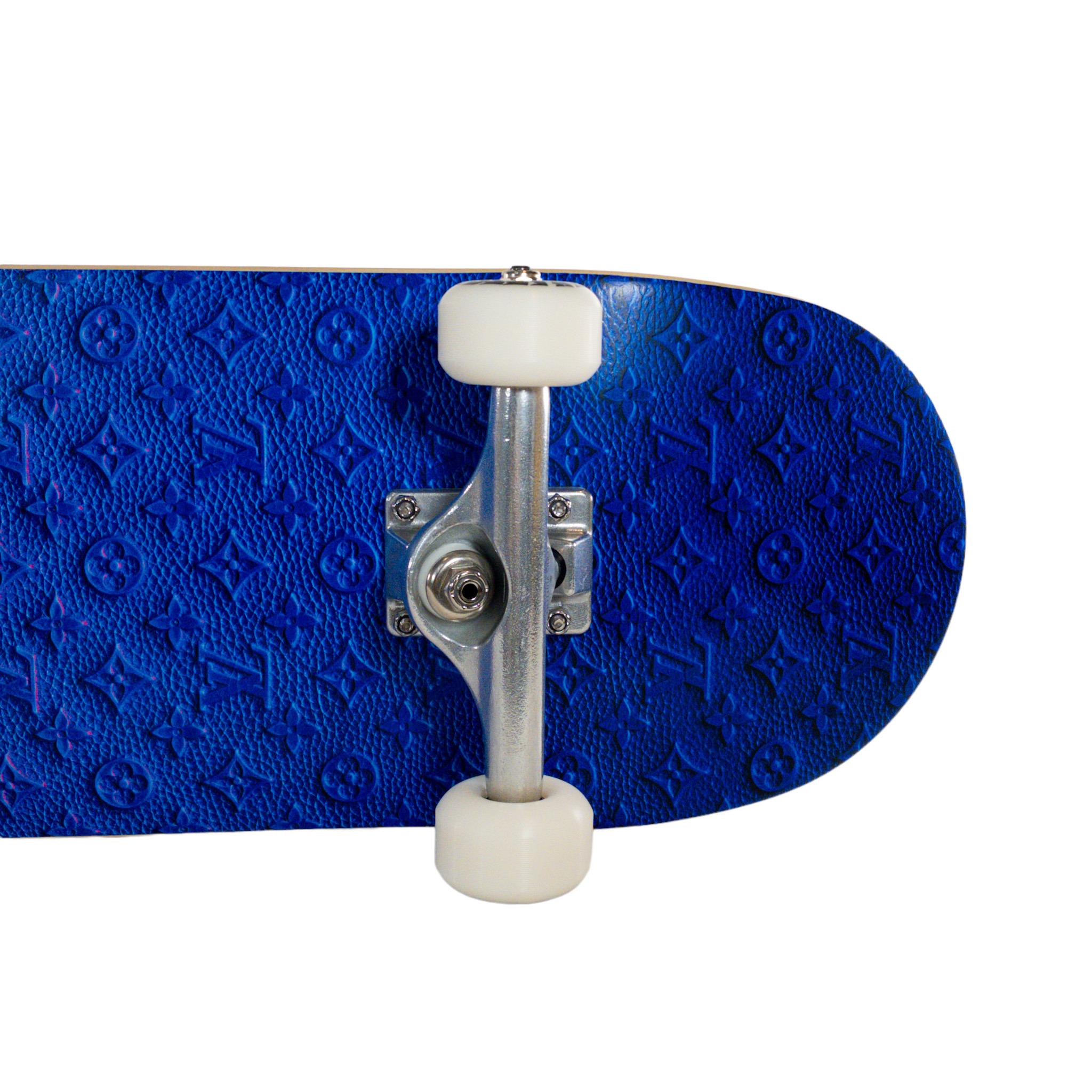 Skateboard à monogrammes néon Louis Vuitton X Virgil Abloh, 2022 en vente 2