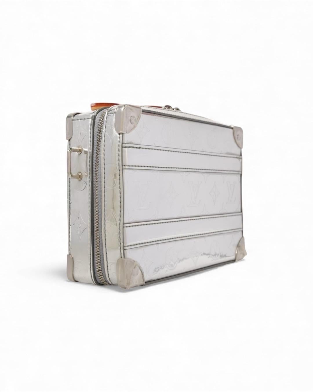 Grigio Louis Vuitton X Virgil Abloh Baule MM Monogram Specchio in vendita