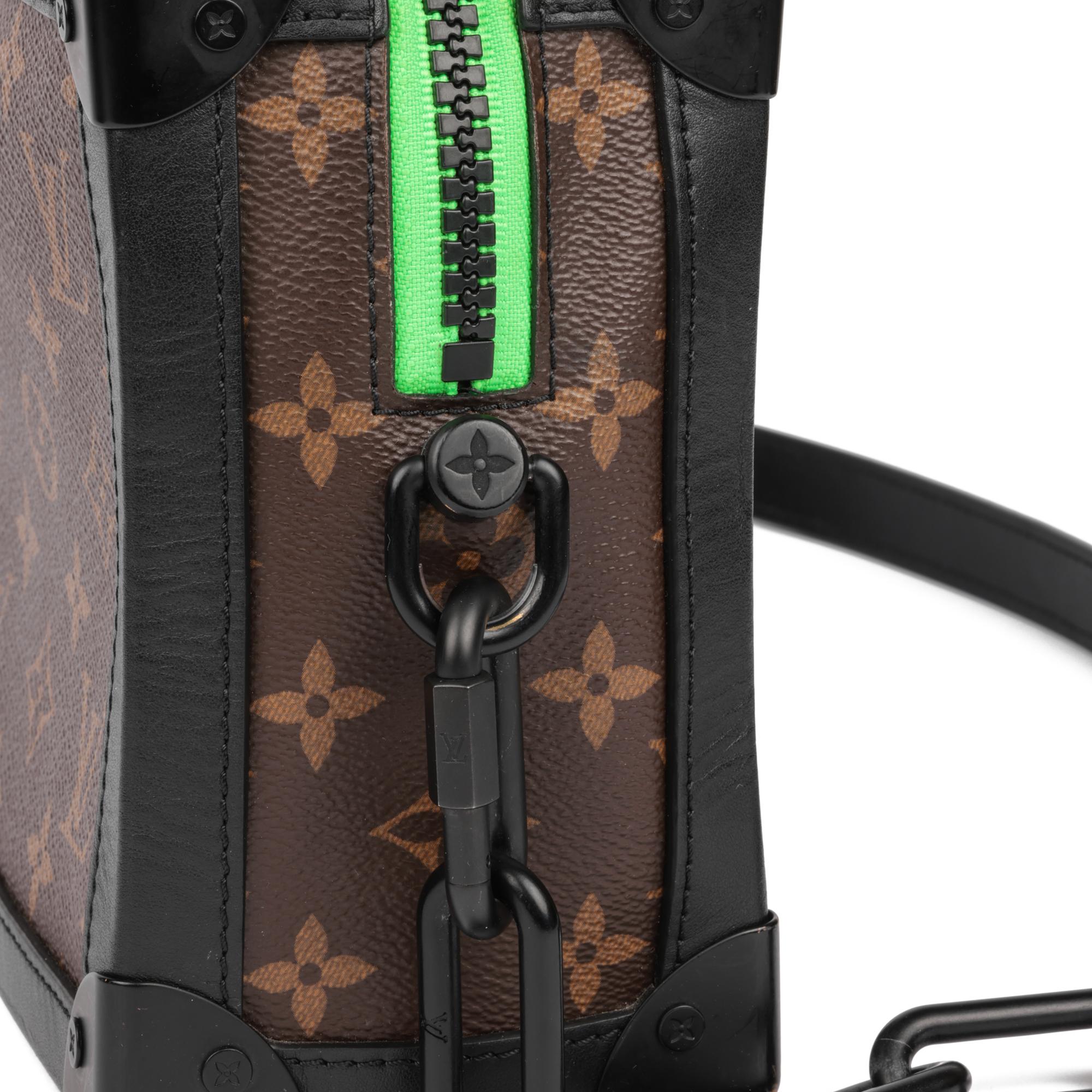 Malle souple LOUIS VUITTON x Virgil Abloh Zoooom with Friends en vente 2