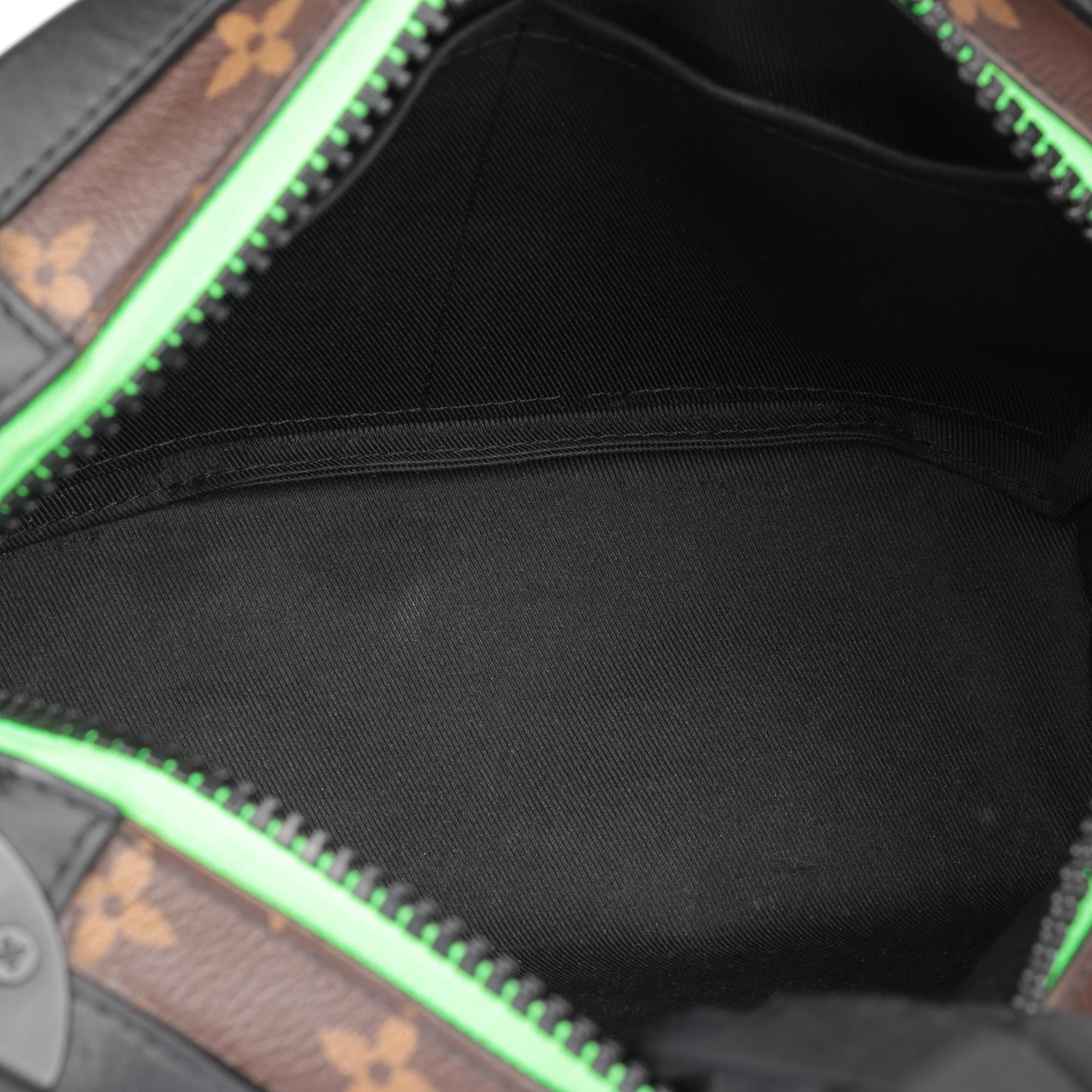 Malle souple LOUIS VUITTON x Virgil Abloh Zoooom with Friends en vente 3