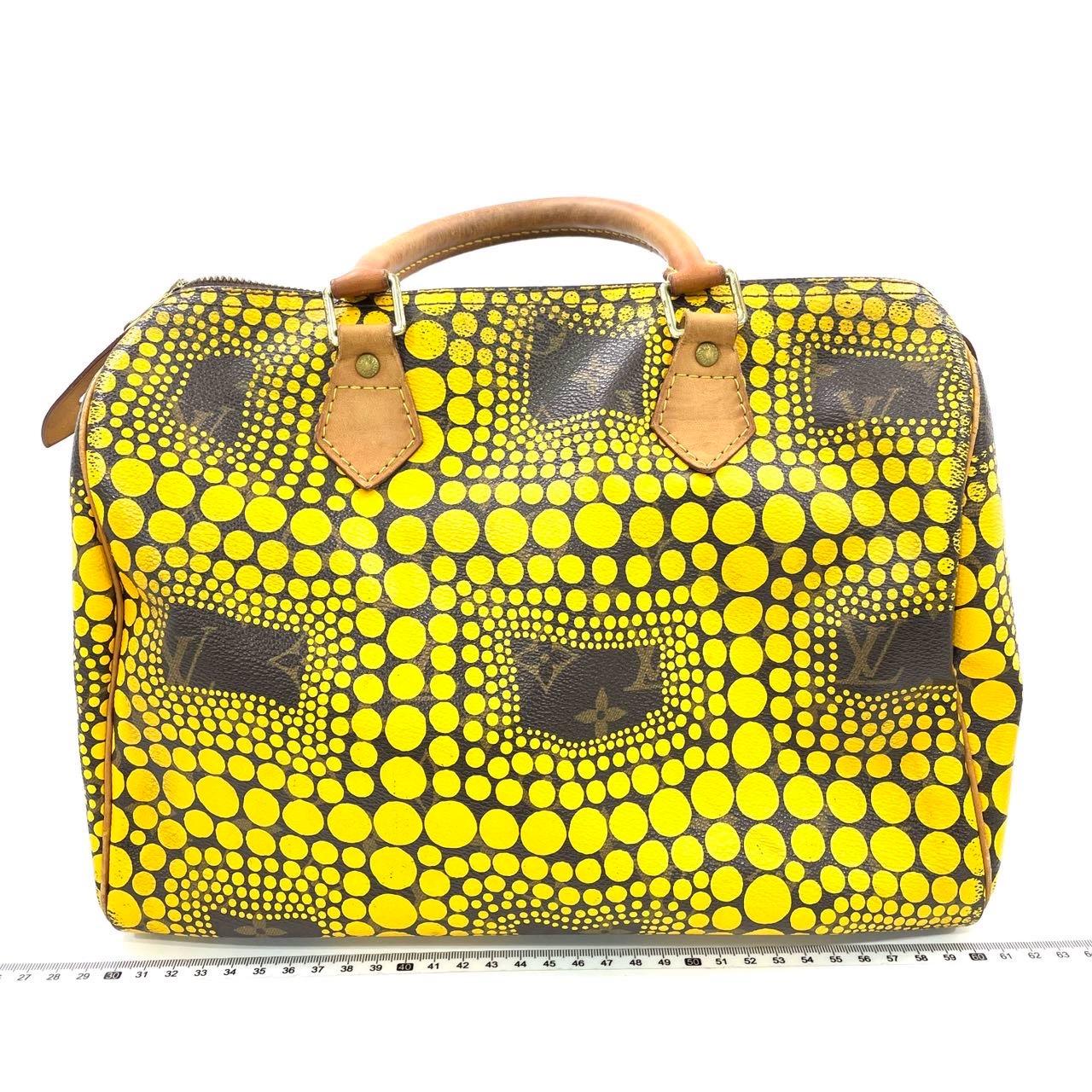 Louis Vuitton x Yayoi Kusama Edizione Limitata Speedy 30 Borsa a manico superiore gialla
Queste sono foto professionali della borsa offerta da Luxbags.
Questa è una collezione in edizione limitata di Yayoi Kusama.
CONDIZIONI: BUONE
Borsa in buone