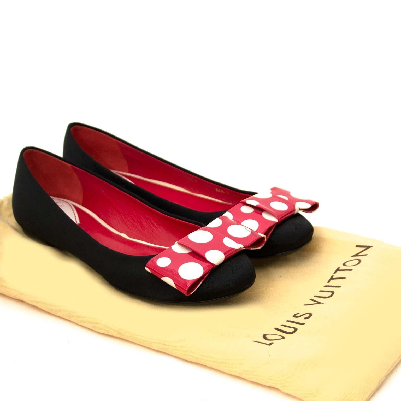 Brand New!

Louis Vuitton X Yayoi Kusama Monogram Dots Ballerinas

The collection by Louis Vuitton and Yayoi Kusama is bold, playful and not for the faint-hearted. This range is one of the most significant collaborations Louis Vuitton ever did.