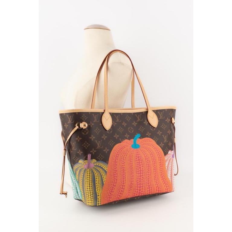 Louis Vuitton - (Made in France) Medium-size 'Neverfull' bag made of Pumpkin Monogram canvas and natural leather. Snaplink fastening and double handle. A 2023 Collection in collaboration with the artist Yayoi Kusama. Limited Edition.

Additional