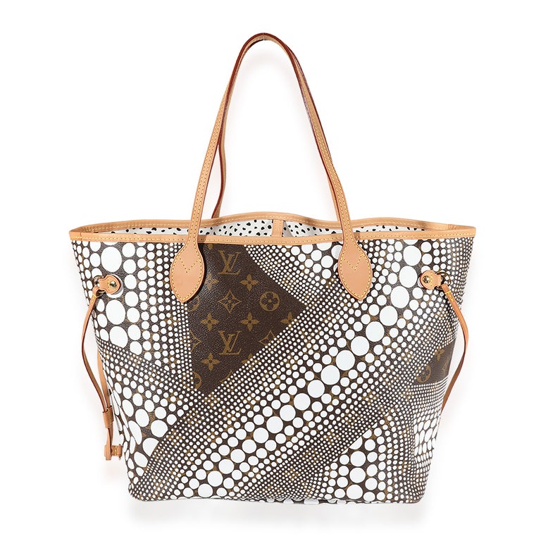 SAVE BIG on Louis Vuitton X Yayoi Kusama White Leather Monogram Coussin PM  Chain Shoulder Bag Louis Vuitton . Shop for the best items at a great price  and get outstanding service