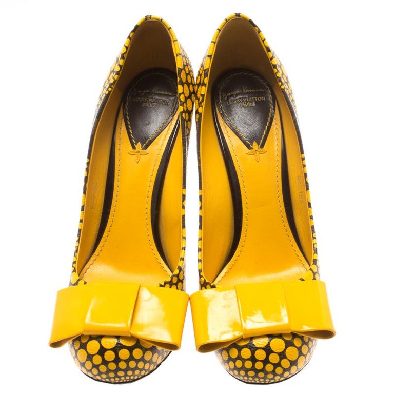 Louis Vuitton x Yayoi Kusama Yellow Monogram Canvas Bow Detail Pumps Size 38 For Sale at 1stdibs