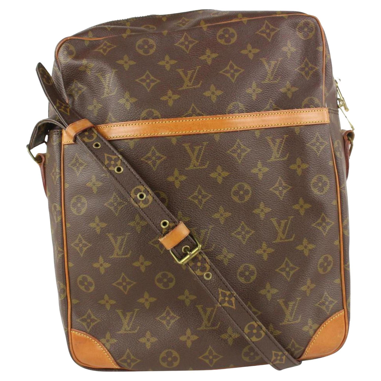 What's in My Husband's Bag - Louis Vuitton Brooklyn GM 