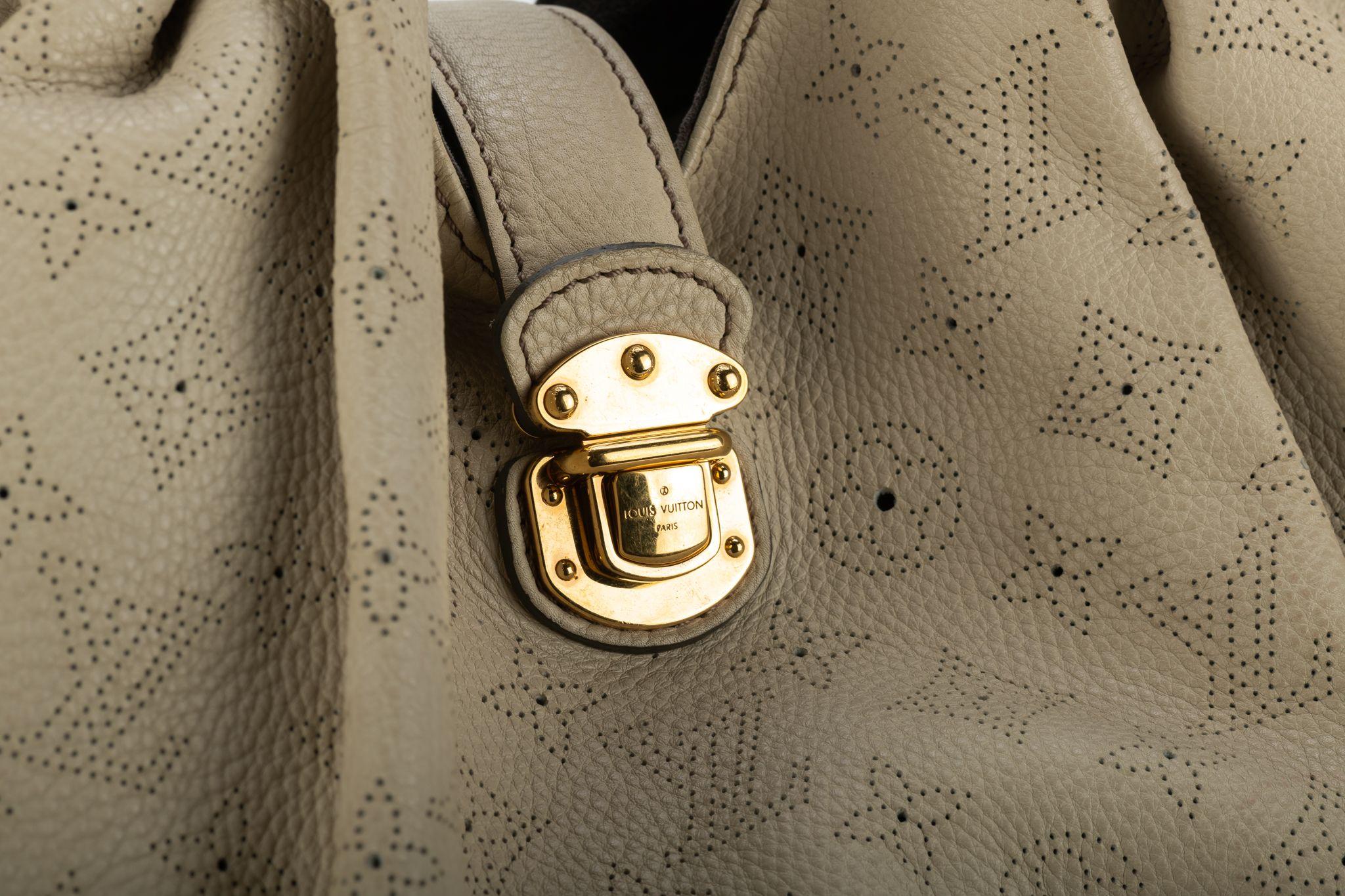 Louis Vuitton Xlg Cream Mahina Shoulder Bag For Sale 2