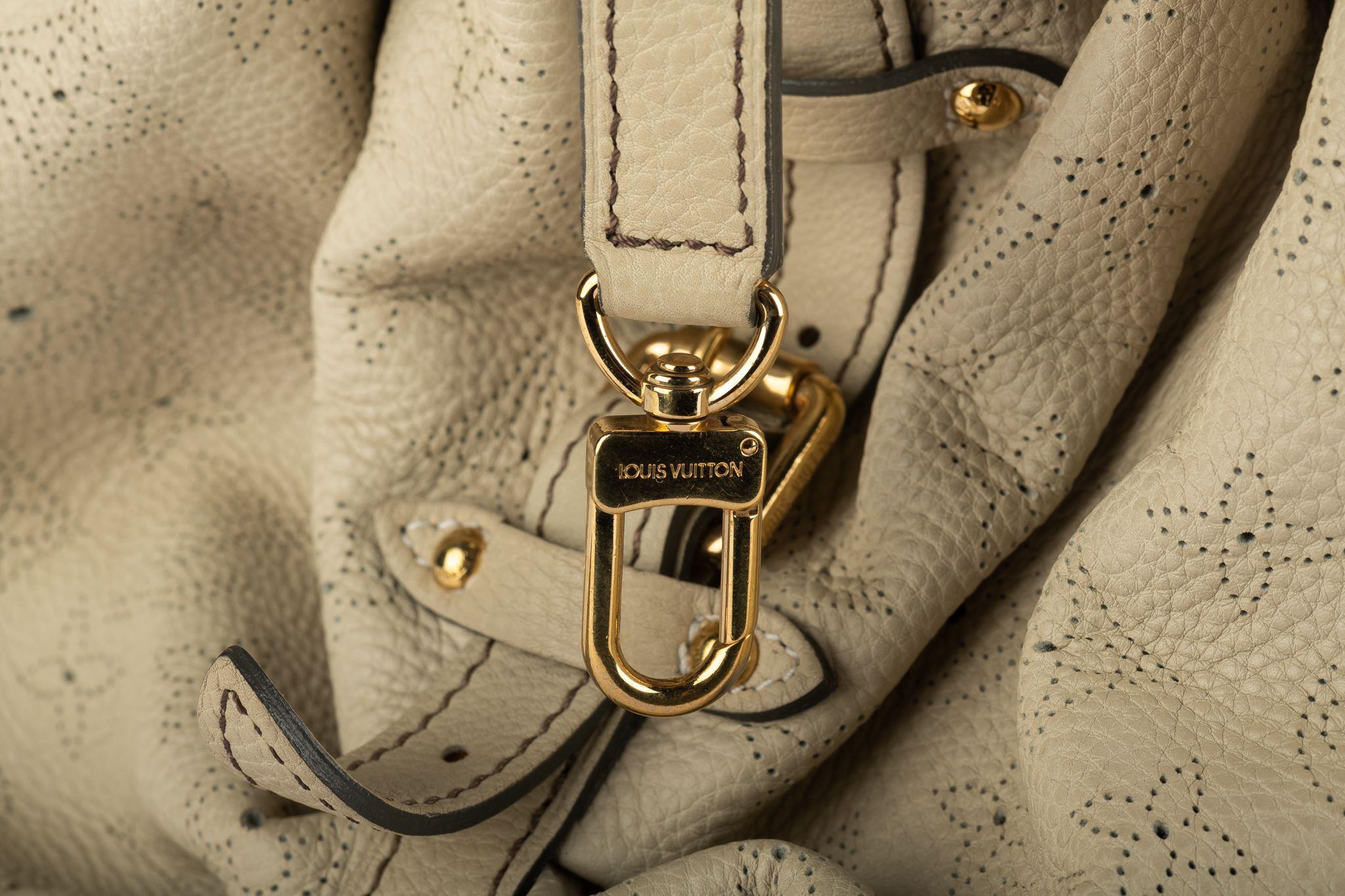 Louis Vuitton Xlg Cream Mahina Shoulder Bag For Sale 4