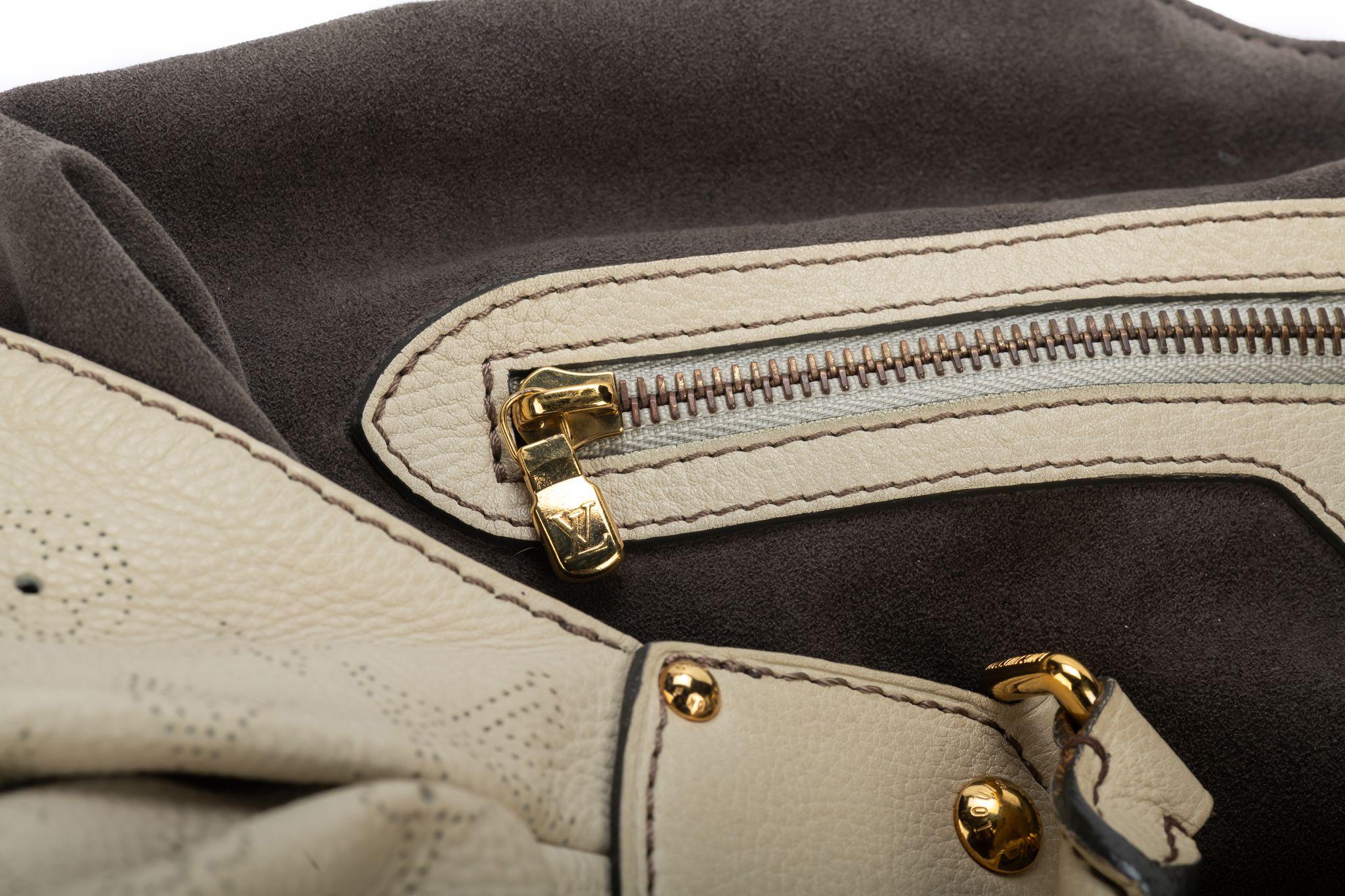 Louis Vuitton Xlg Cream Mahina Shoulder Bag For Sale 6