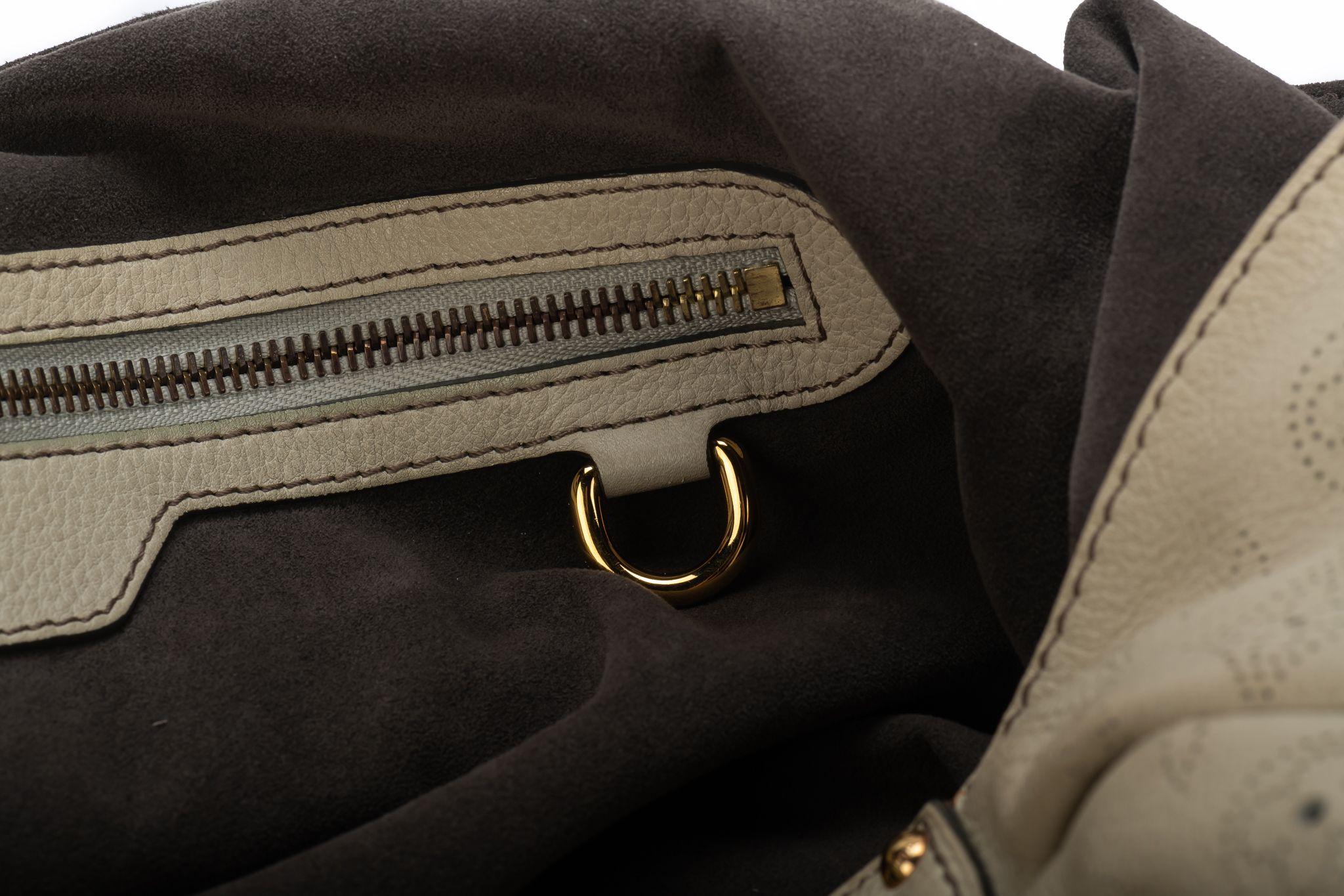 Louis Vuitton Xlg Cream Mahina Shoulder Bag For Sale 7