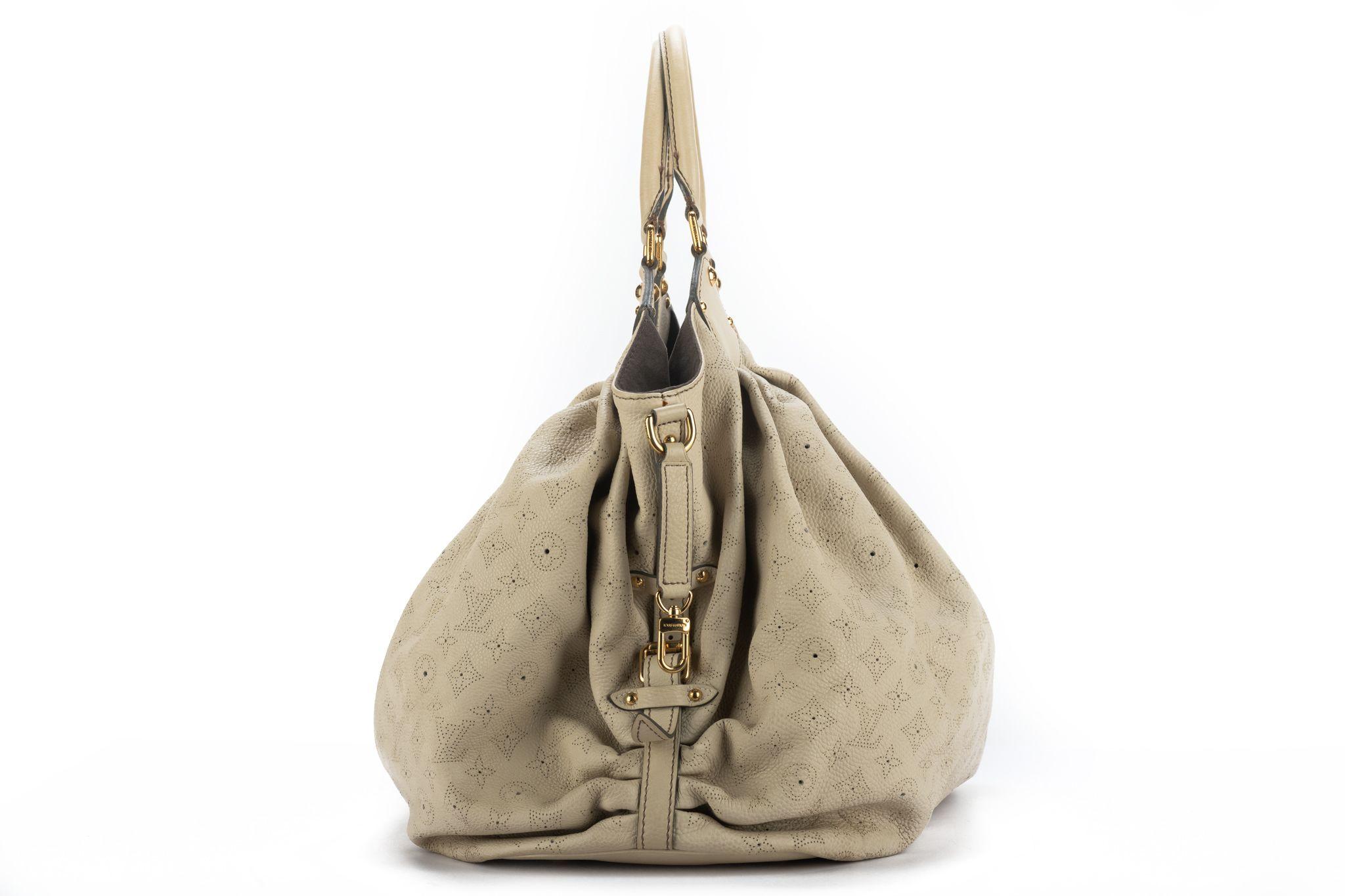 Louis Vuitton Xlg Cream Mahina Shoulder Bag For Sale at 1stDibs