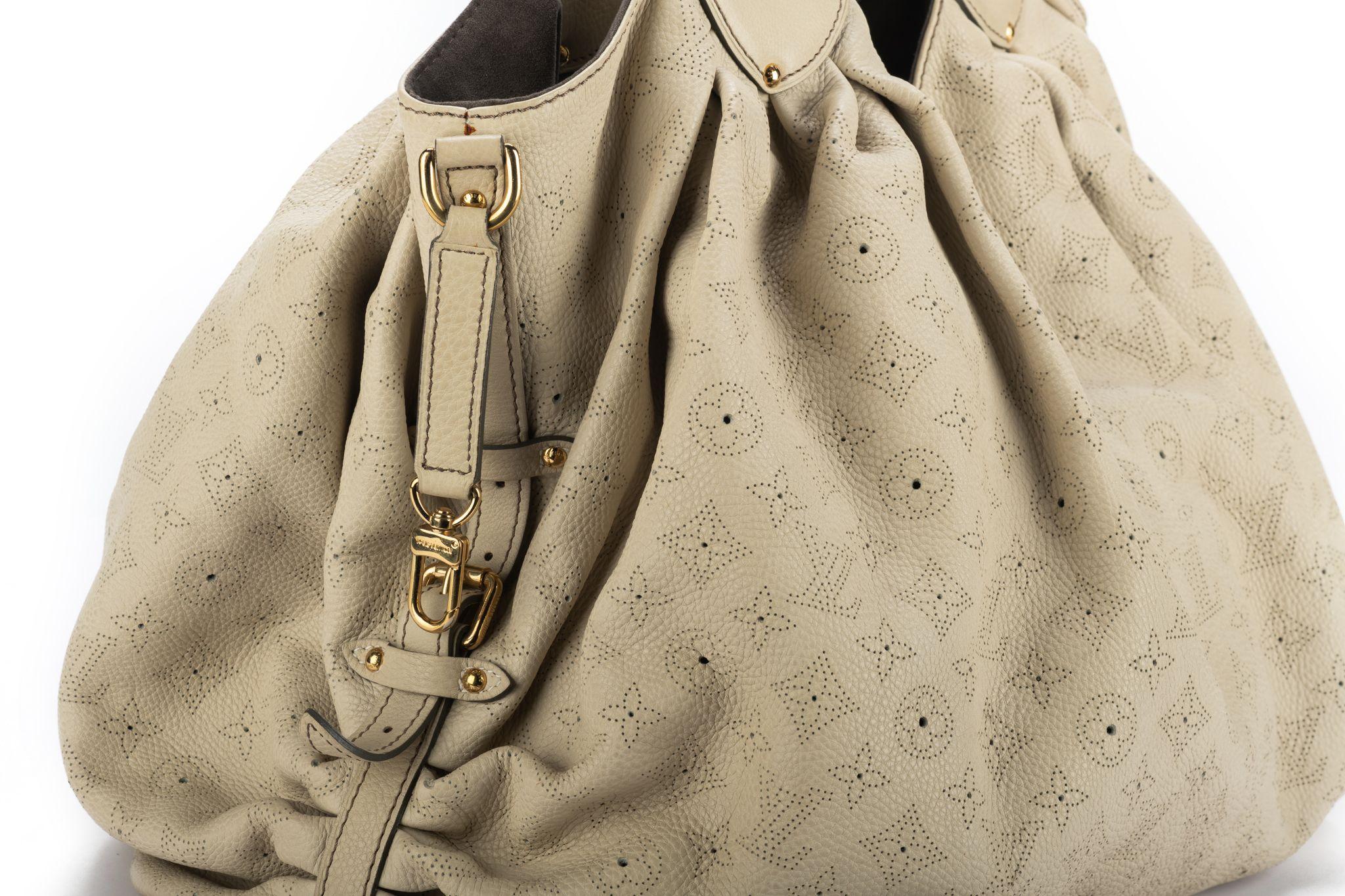 Beige Louis Vuitton Xlg Cream Mahina Shoulder Bag For Sale