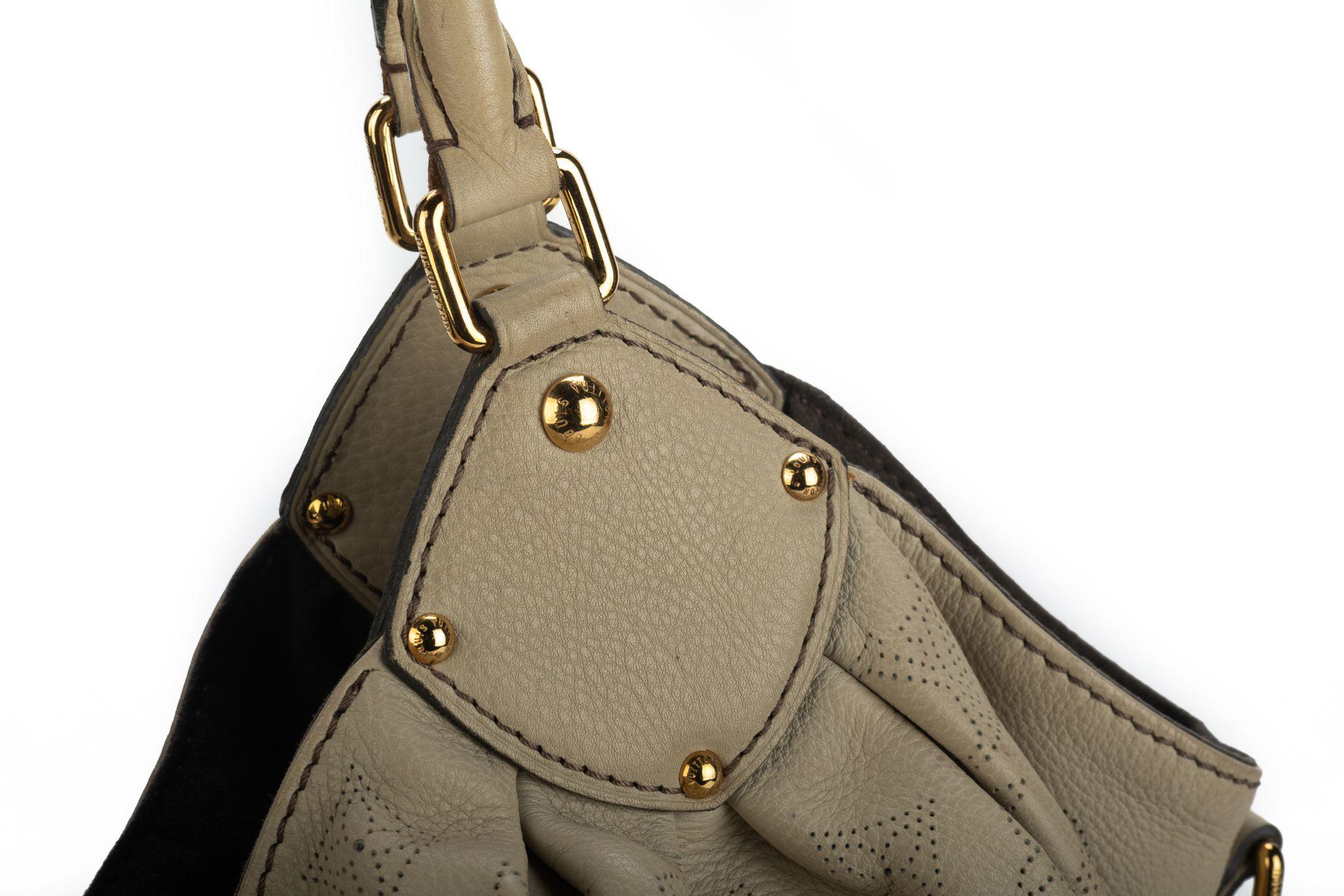 Women's Louis Vuitton Xlg Cream Mahina Shoulder Bag For Sale