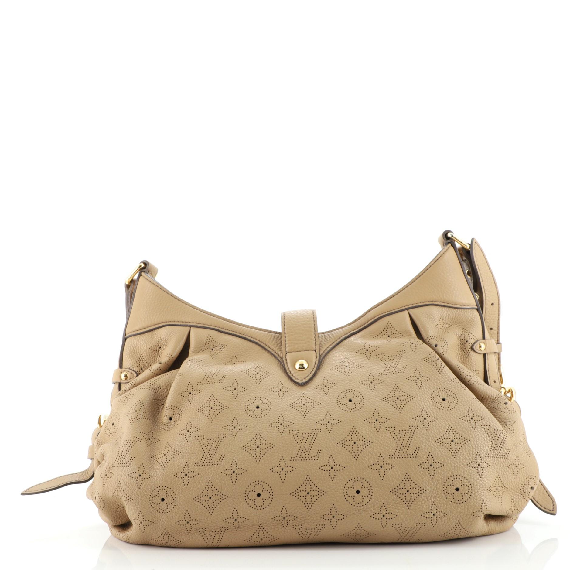 Louis Vuitton XS Umhängetasche Mahina Leder im Zustand �„Gut“ in NY, NY