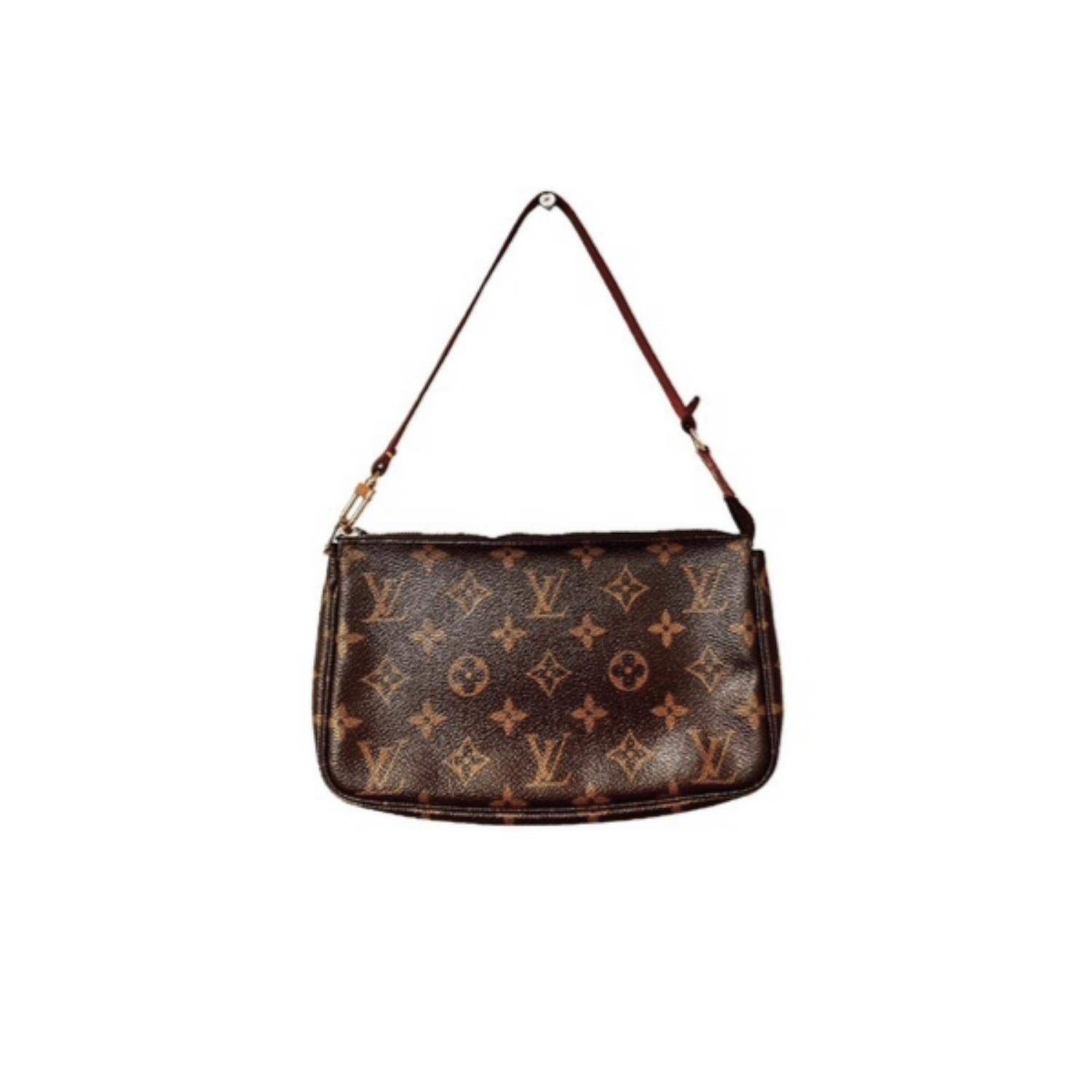 Erleben Sie zeitlosen Luxus mit der Louis Vuitton Y2K Monogram Pochette Accessories. Die Tasche aus ikonischem Monogram-Canvas mit eleganten goldfarbenen Beschlägen verbindet Stil mit Zweckmäßigkeit. Mit einem sicheren Einzelreißverschluss und einem