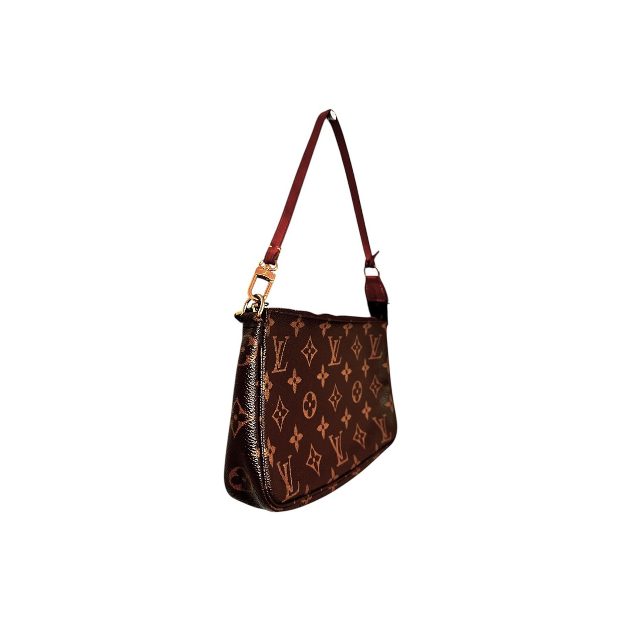 Louis Vuitton Y2K Monogram Pochette Zubehör im Zustand „Gut“ im Angebot in Scottsdale, AZ