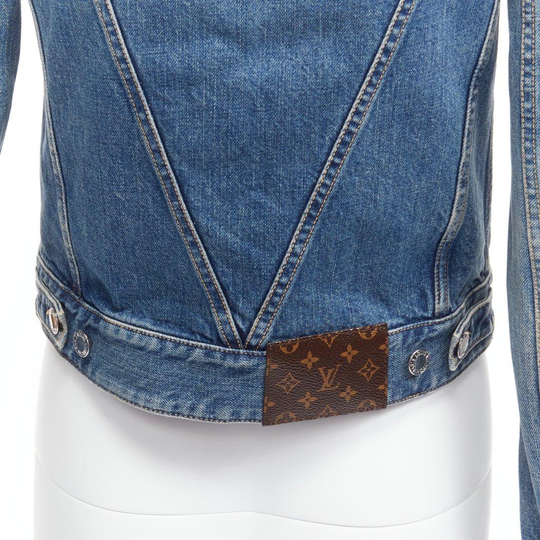 LOUIS VUITTON Yayoi Kusama 2023 Faces leather patch blue denim jacket FR34 XS
Reference: AAWC/A00522
Brand: Louis Vuitton
Designer: Nicolas Ghesquiere
Collection: Yayoi Kusama
Material: Denim
Color: Blue, Multicolour
Pattern: Solid
Closure: