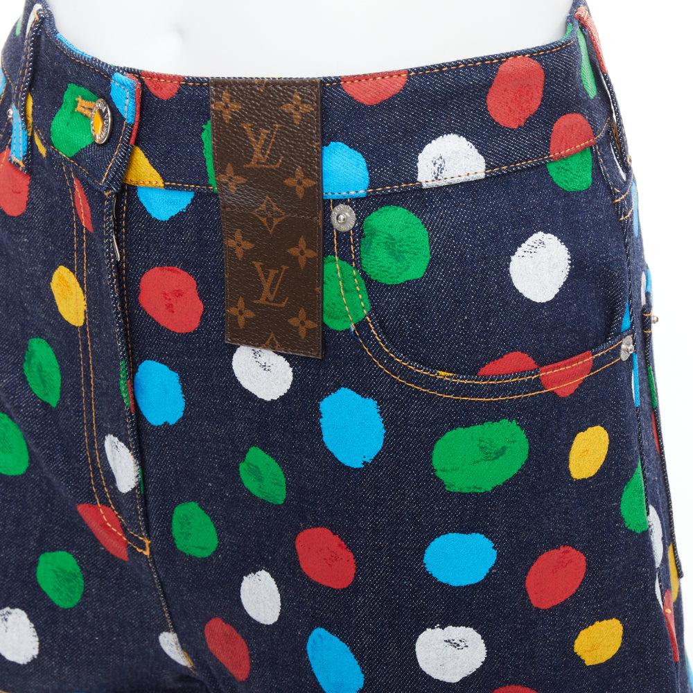 LOUIS VUITTON Yayoi Kusama Painted Dots logo patch denim shorts FR34 XS
Reference: AAWC/A01315
Brand: Louis Vuitton
Designer: Nicolas Ghesquiere
Collection: Yayoi Kusama
Material: Cotton
Color: Blue, Multicolour
Pattern: Monogram
Closure: Zip