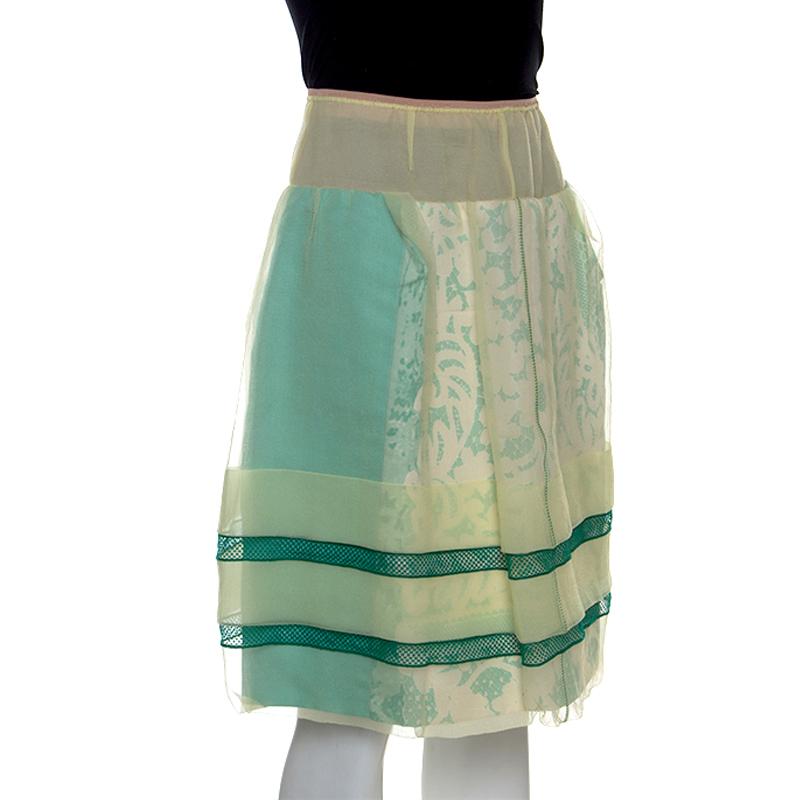 Experience the joy of designer clothing with this gorgeous skirt from Louis Vuitton. Made from quality silk, the skirt has lace trims and zip closure. It's time to add some elegant charm to your style with this yellow and green number.

