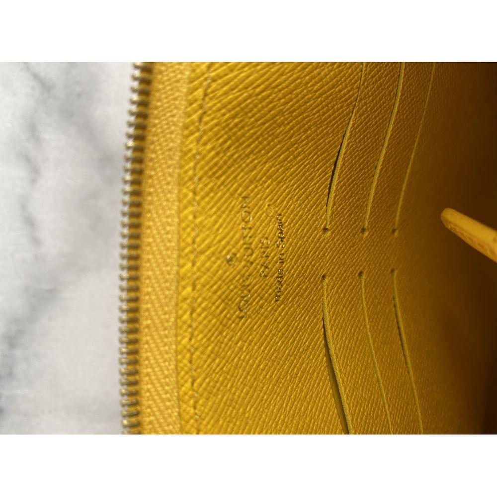 Louis Vuitton, Yellow canvas bag 2