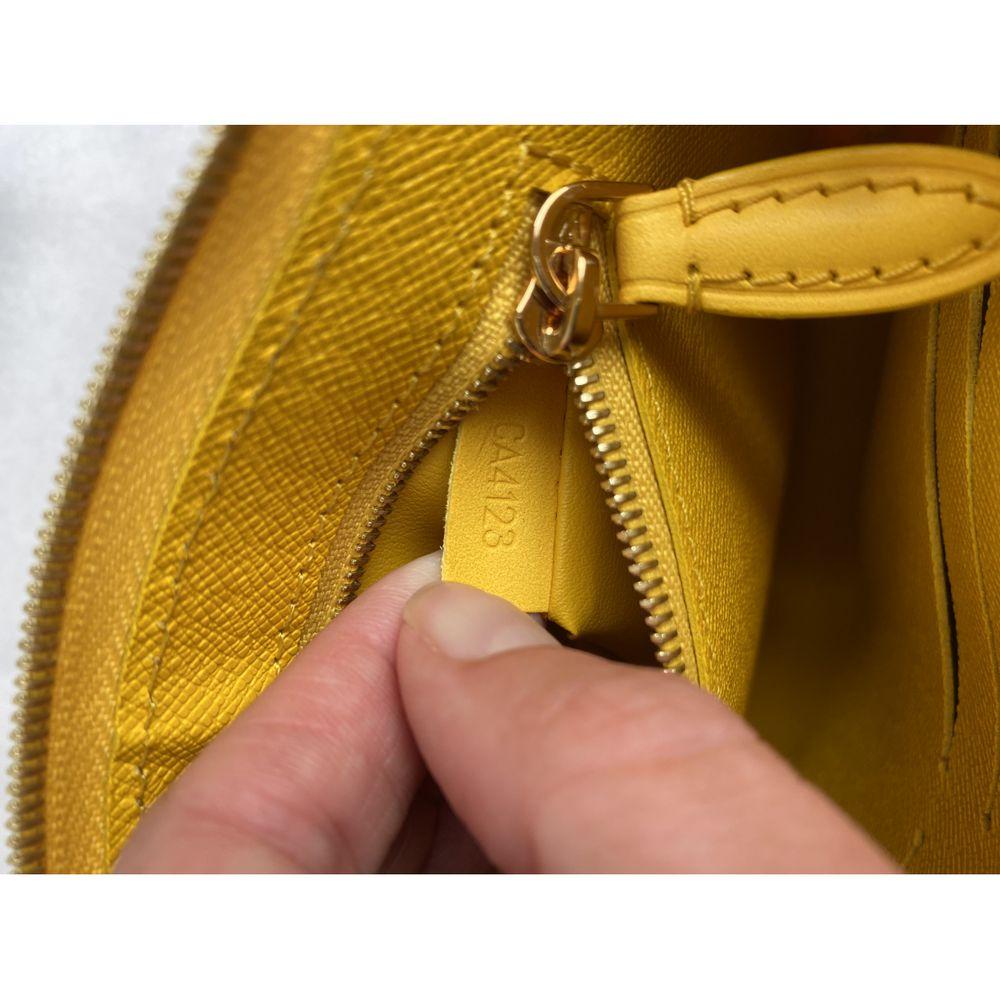 Louis Vuitton, Yellow canvas bag 3