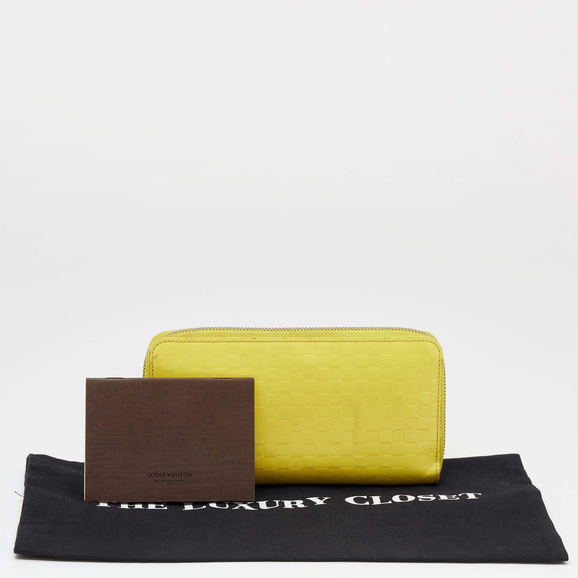 Gelbes Damier Facette-Brieftasche mit Reißverschluss von Louis Vuitton im Angebot 5