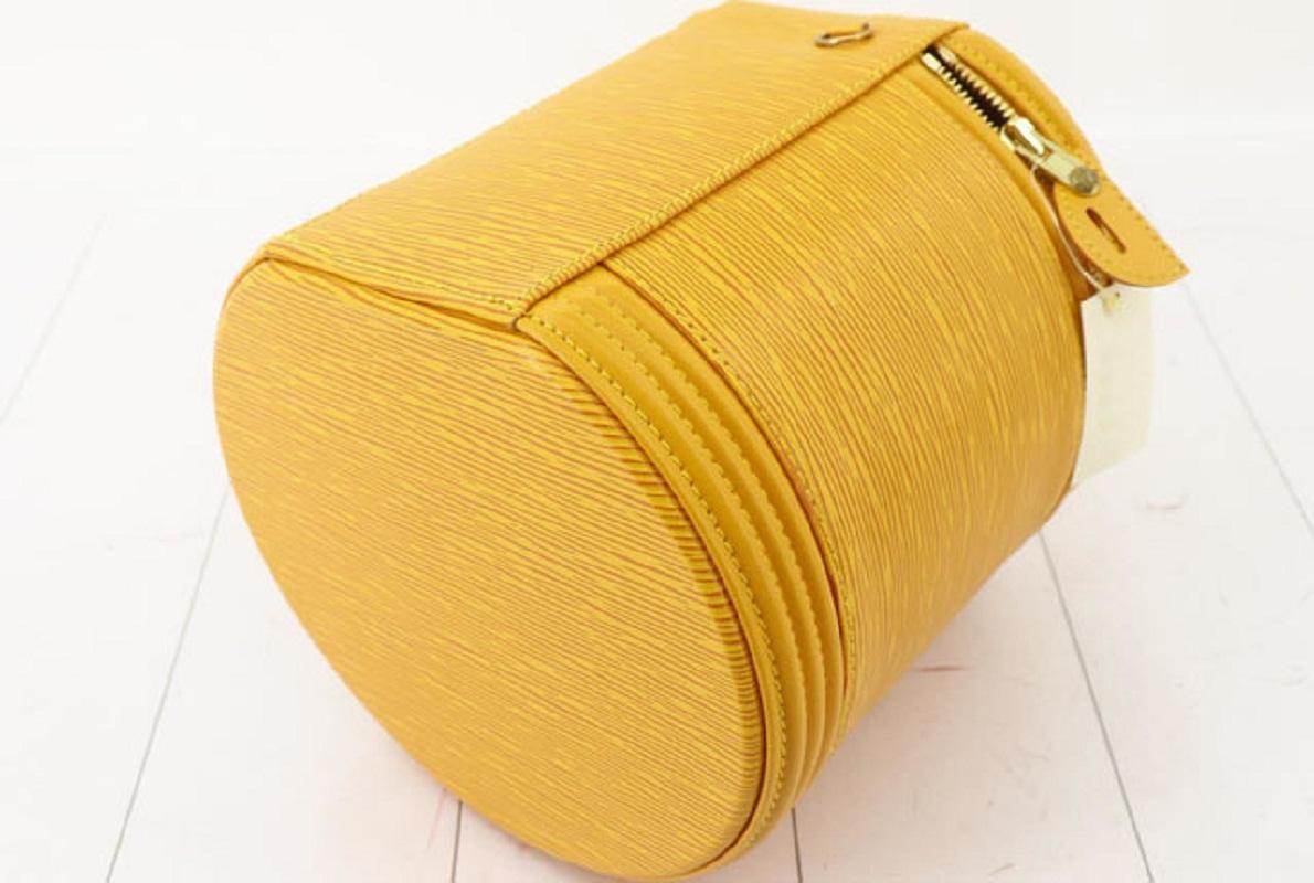 Yellow Epi leather Louis Vuitton Cannes bucket bag with gold-tone hardware, single flat top handle, pink Alcantara lining, single slit pocket at interior wall and zip-around closure at top.

 

59999MSC