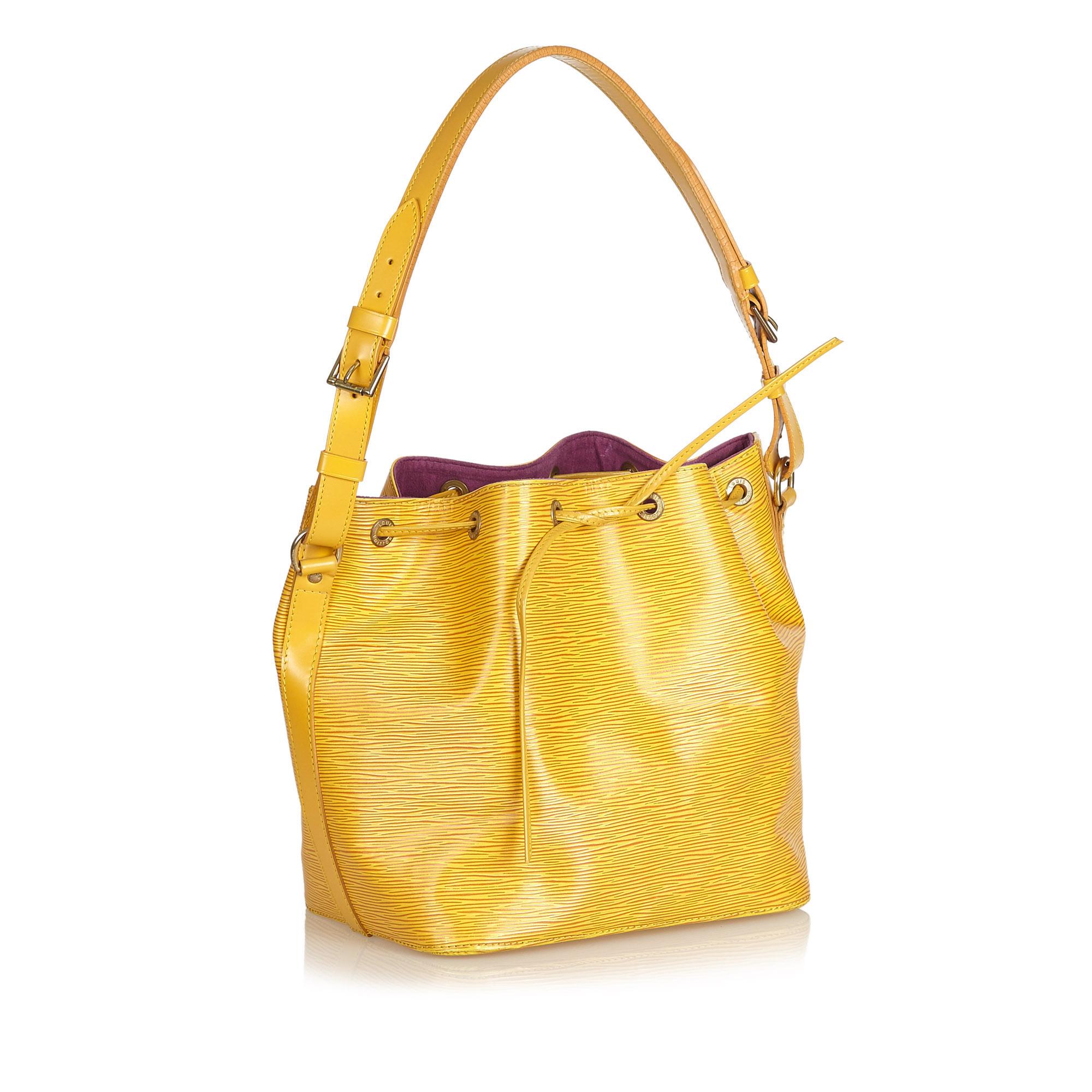 The Petit Noe features an Epi leather body, an adjustable flat strap, and an open top with a drawstring closure. It carries as B condition rating.

Inclusions: 
This item does not come with inclusions.


Louis Vuitton pieces do not come with an