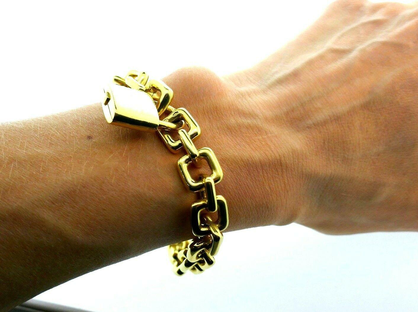 Louis Vuitton Yellow Gold Chain Bracelet with Locket Charm In Excellent Condition For Sale In Beverly Hills, CA