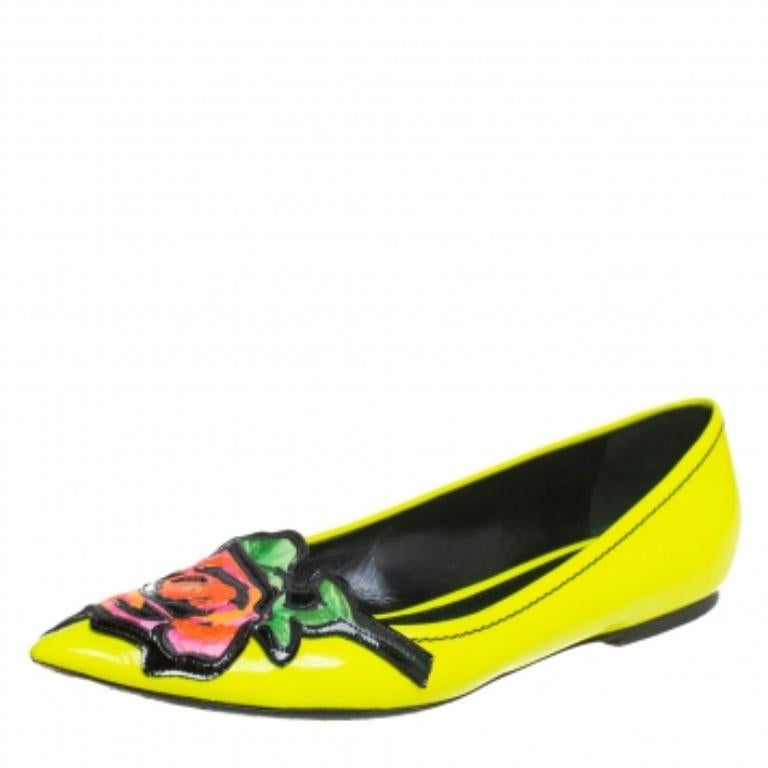 These exclusive ballet flats from Louis Vuitton are just what you need to take your style a few notches higher. Vibrant in yellow, they come crafted from leather into a pointed-toe silhouette flaunting flower patches detailed on the vamps. The flats